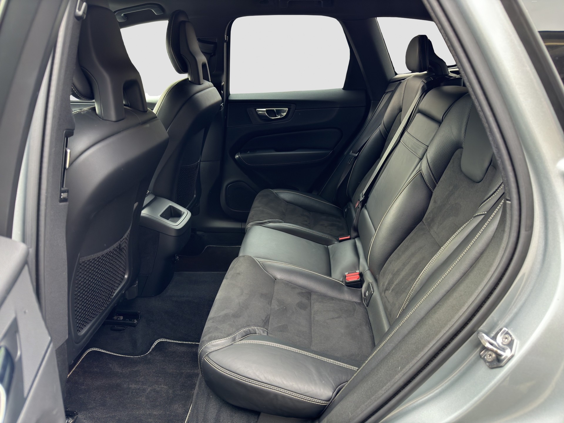 VOLVO XC60 T6 AWD R-Design Geartronic-image-11