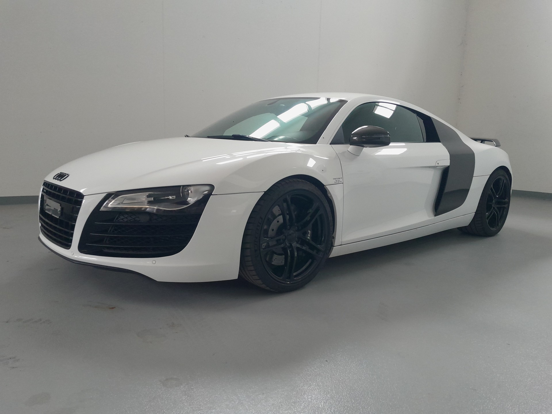 AUDI R8 Coupé 4.2-image-3