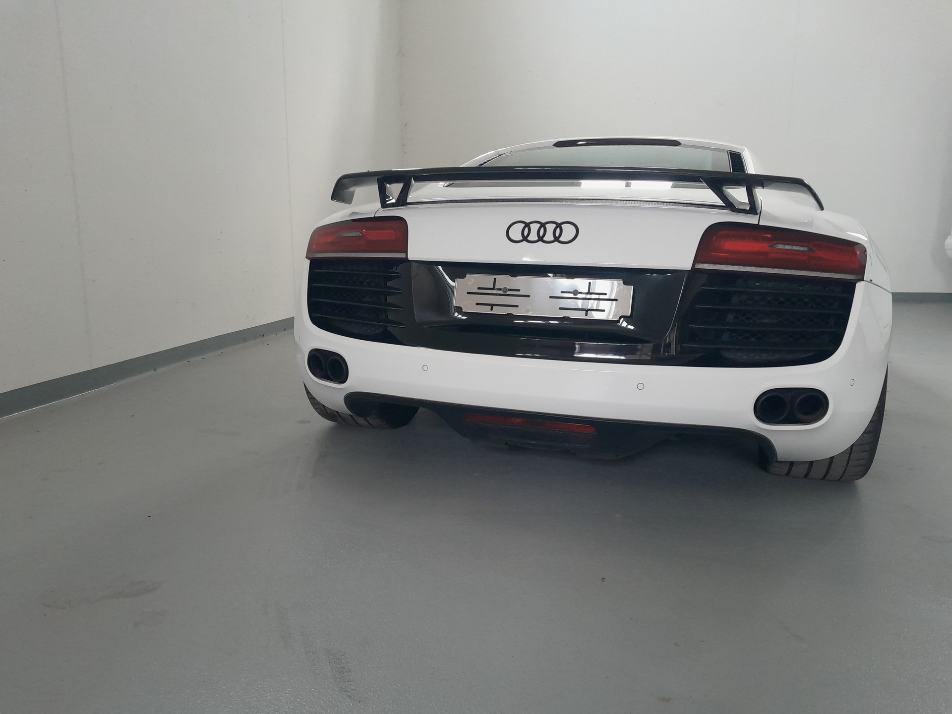 AUDI R8 Coupé 4.2-image-5
