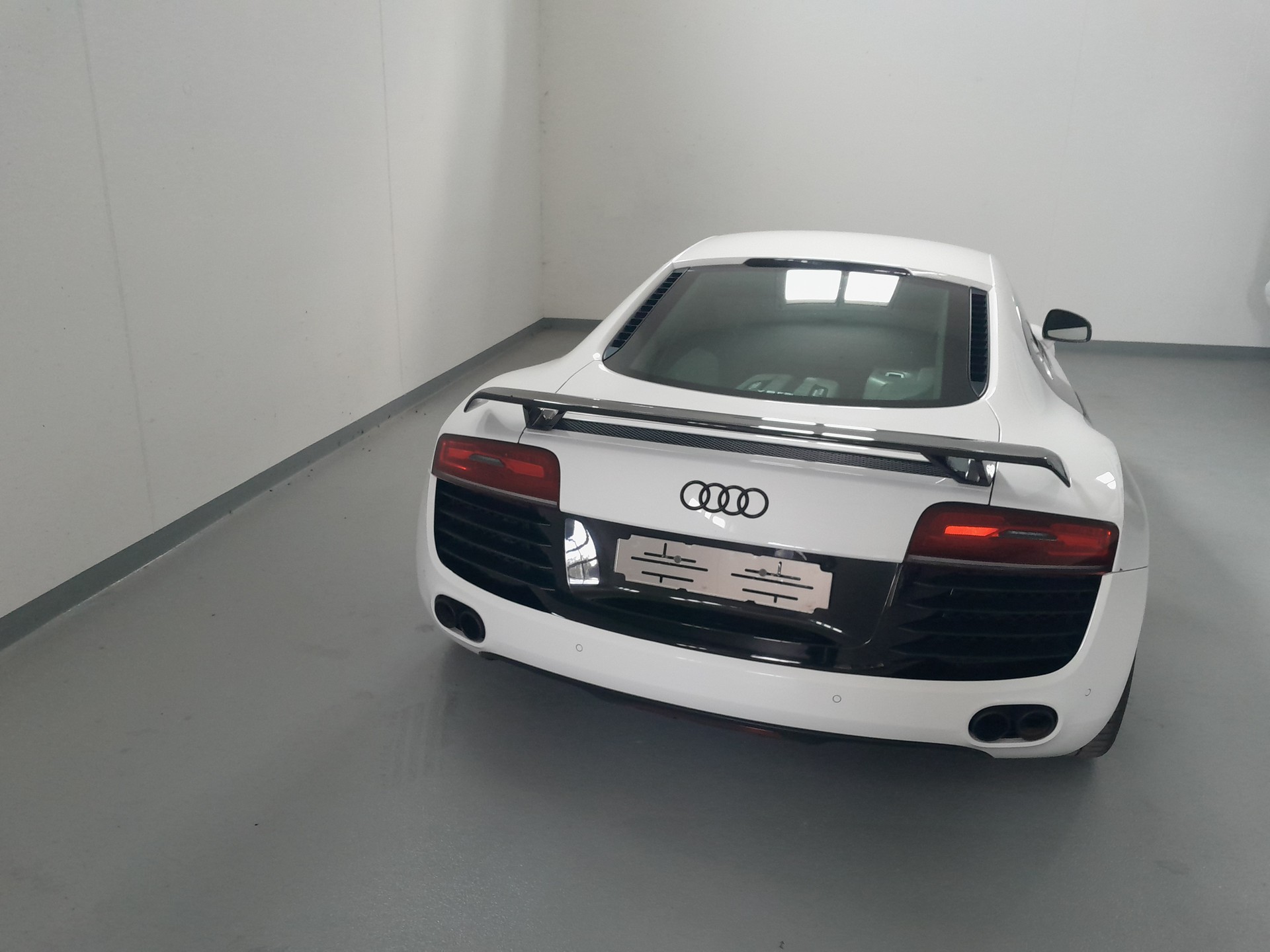AUDI R8 Coupé 4.2-image-7