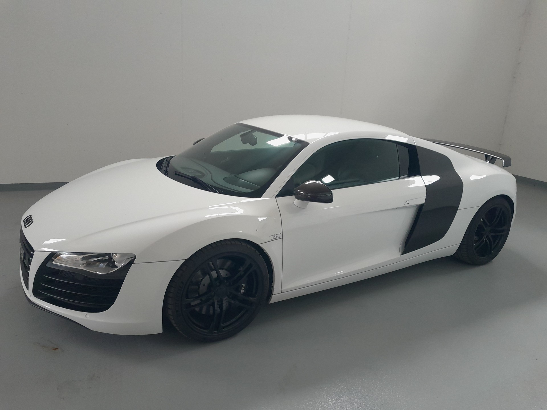 AUDI R8 Coupé 4.2-image-1