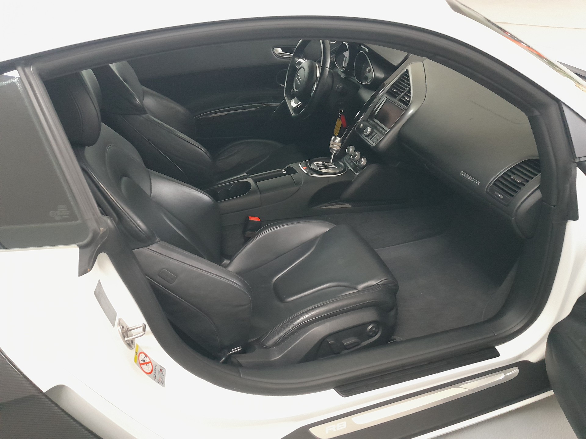 AUDI R8 Coupé 4.2-image-11