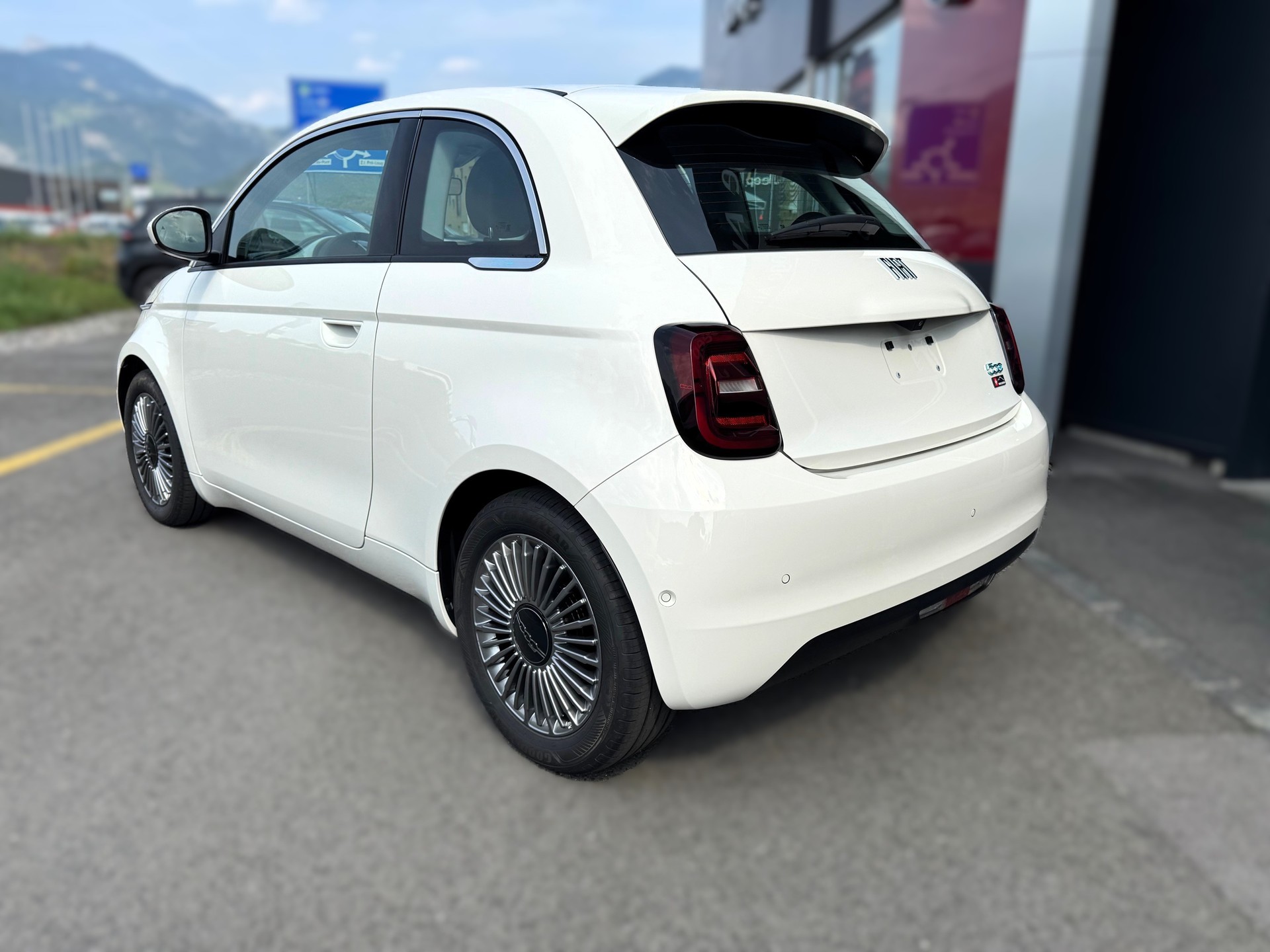 FIAT 500 electric 87 kW Swiss Edition-showroom-element-3