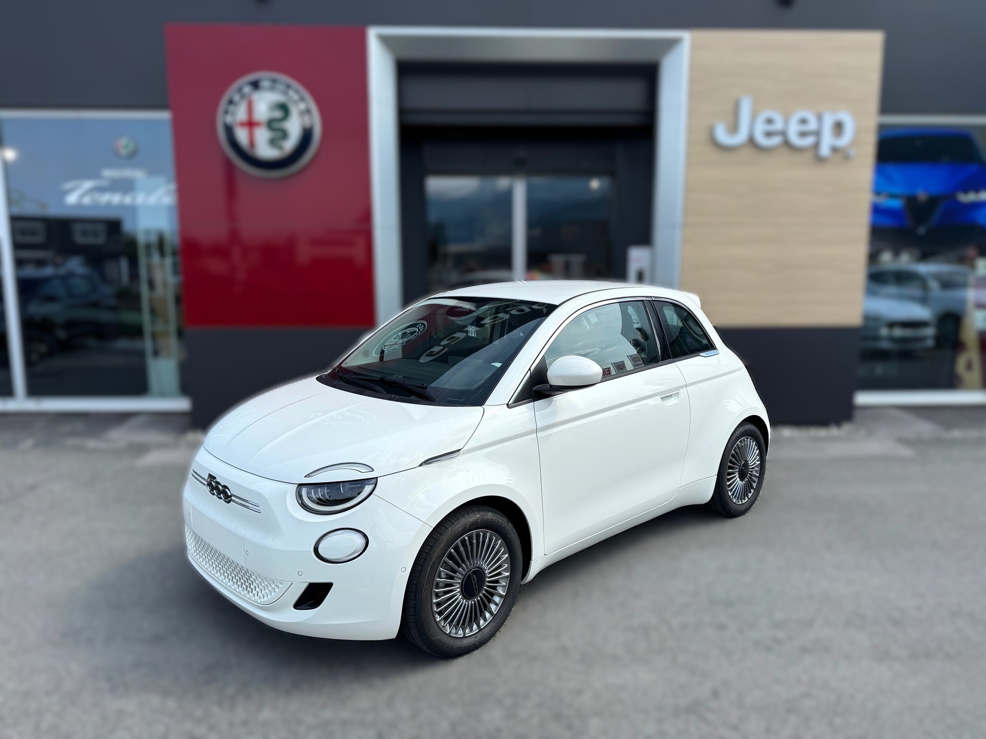 FIAT 500 electric 87 kW Swiss Edition-showroom-element-1