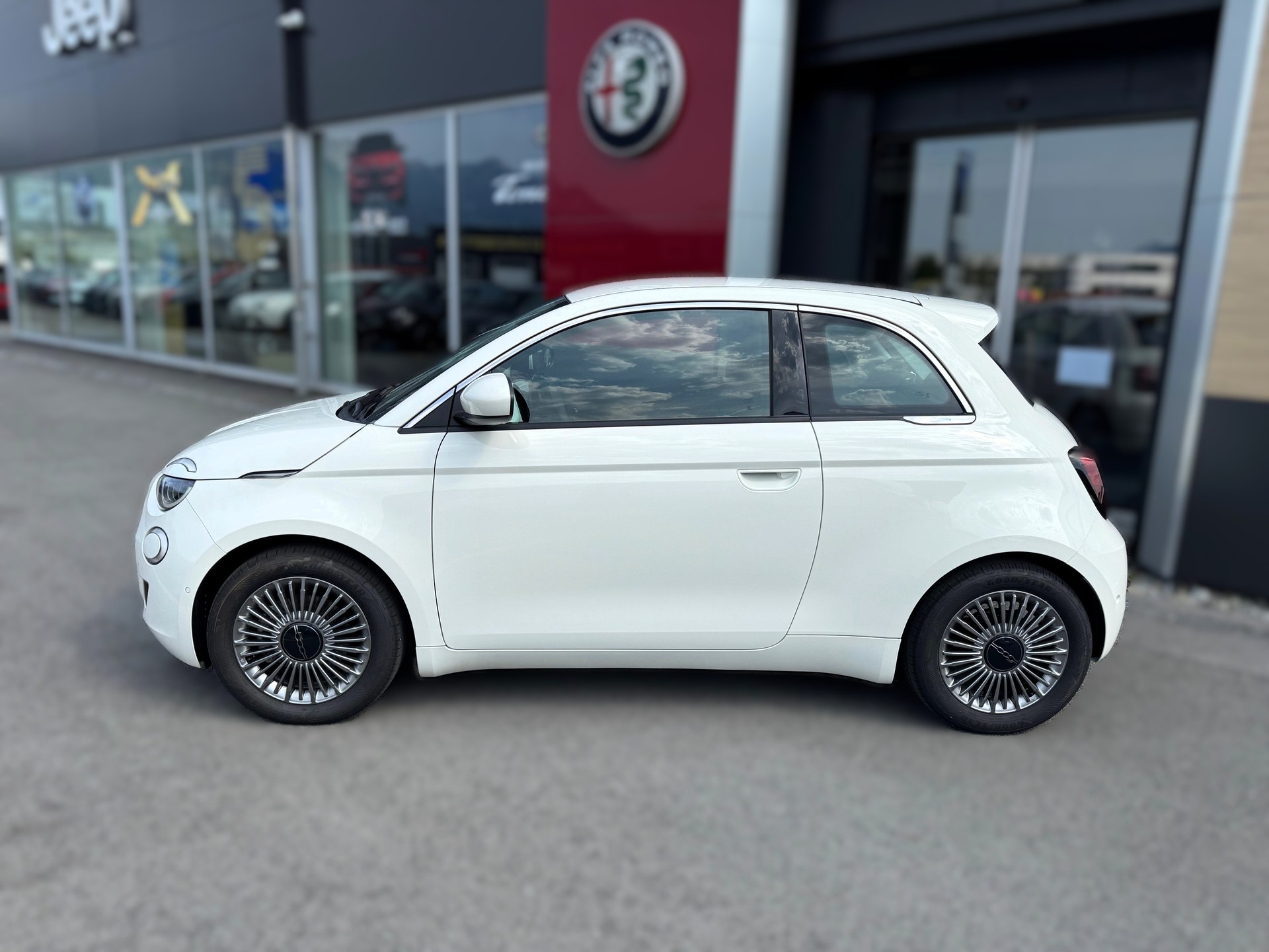 FIAT 500 electric 87 kW Swiss Edition-showroom-element-2