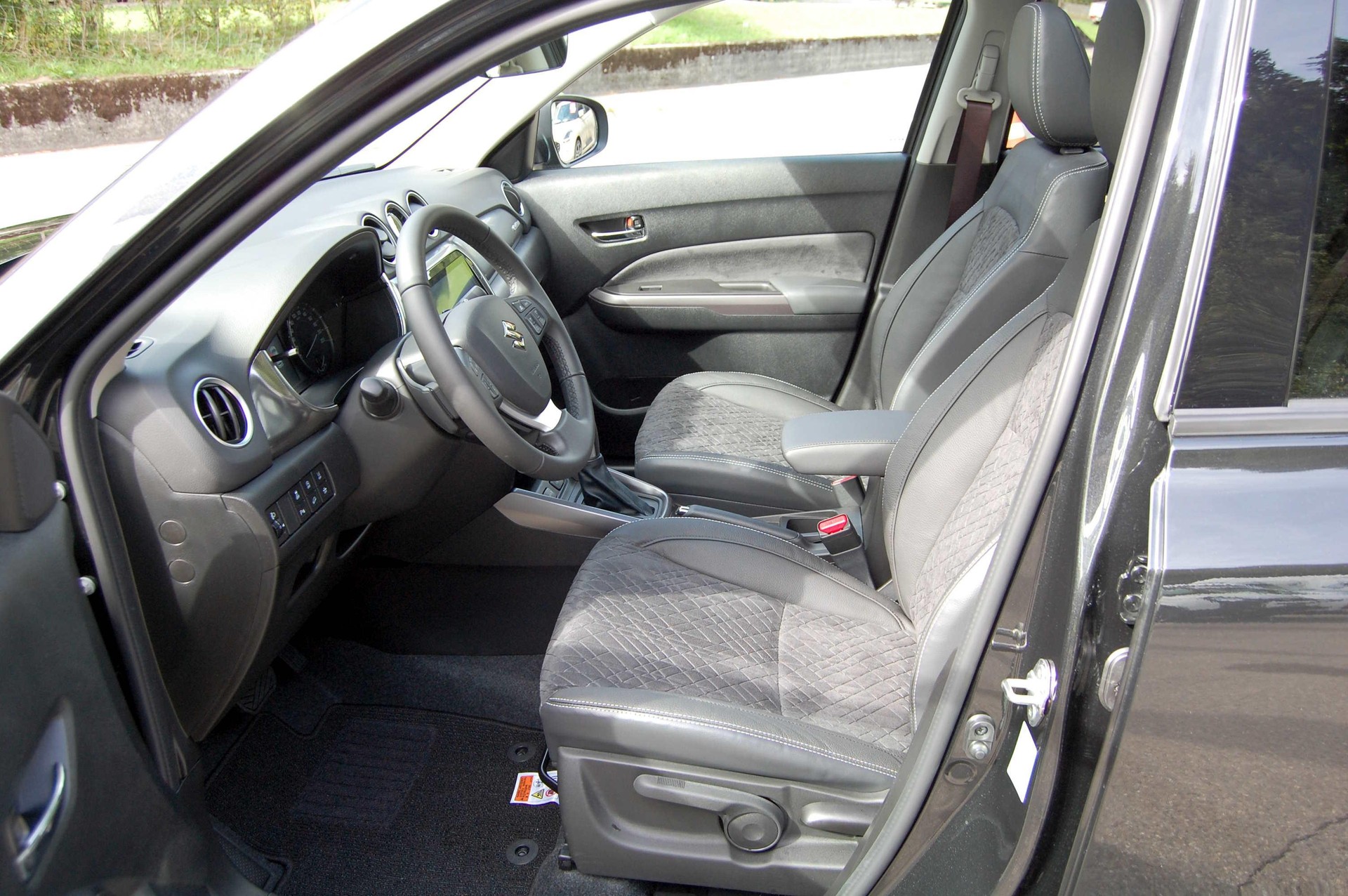 SUZUKI Vitara 1.4 T Compact Top Hybrid 4x4-image-15