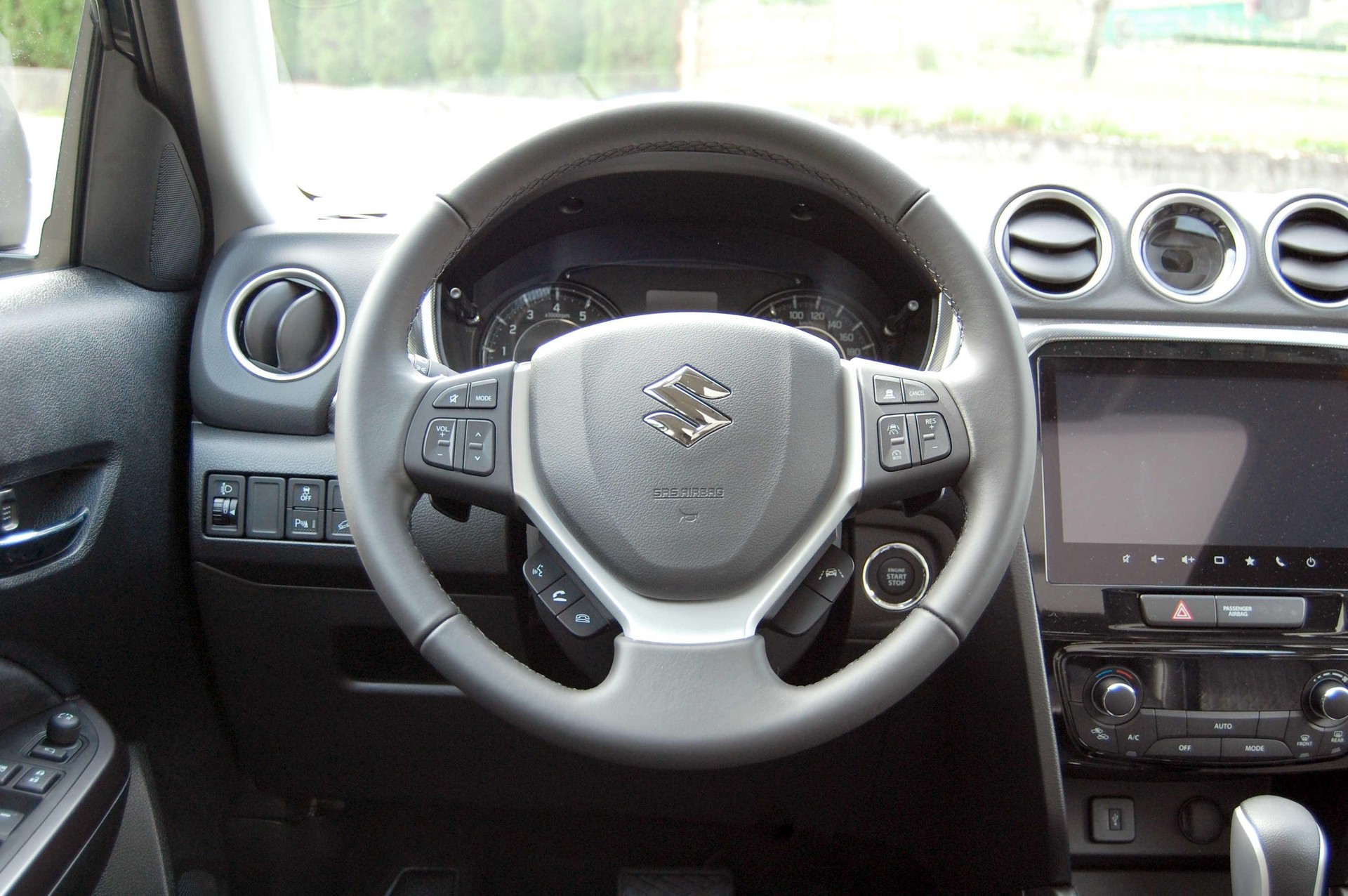 SUZUKI Vitara 1.4 T Compact Top Hybrid 4x4-image-10