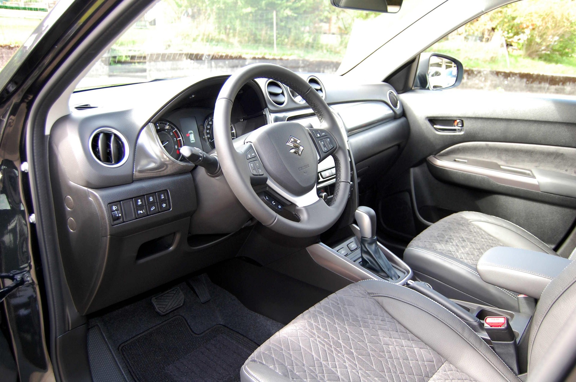 SUZUKI Vitara 1.4 T Compact Top Hybrid 4x4-image-12