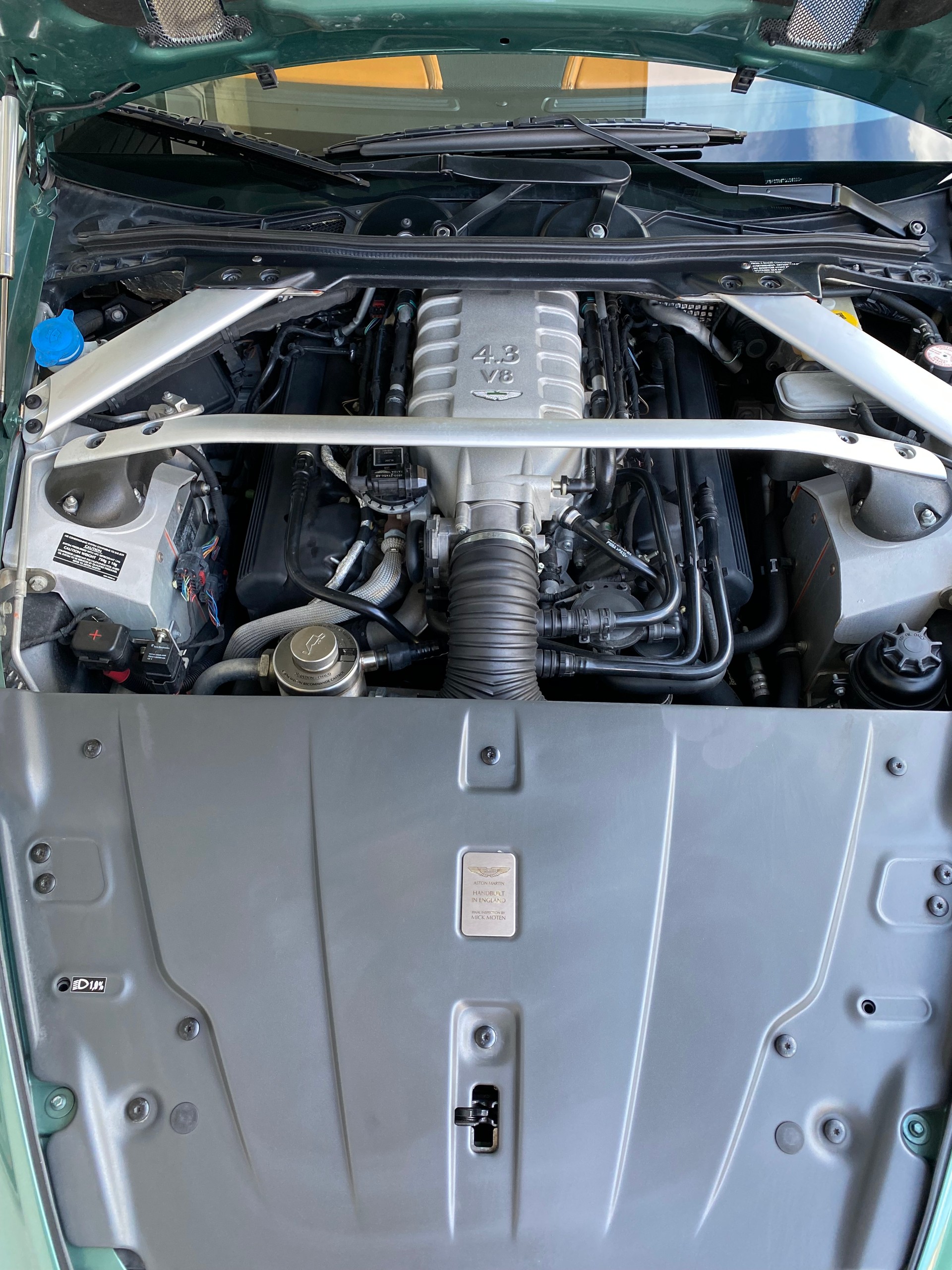 ASTON MARTIN V8 Vantage 4.3 Sportshift-image-9