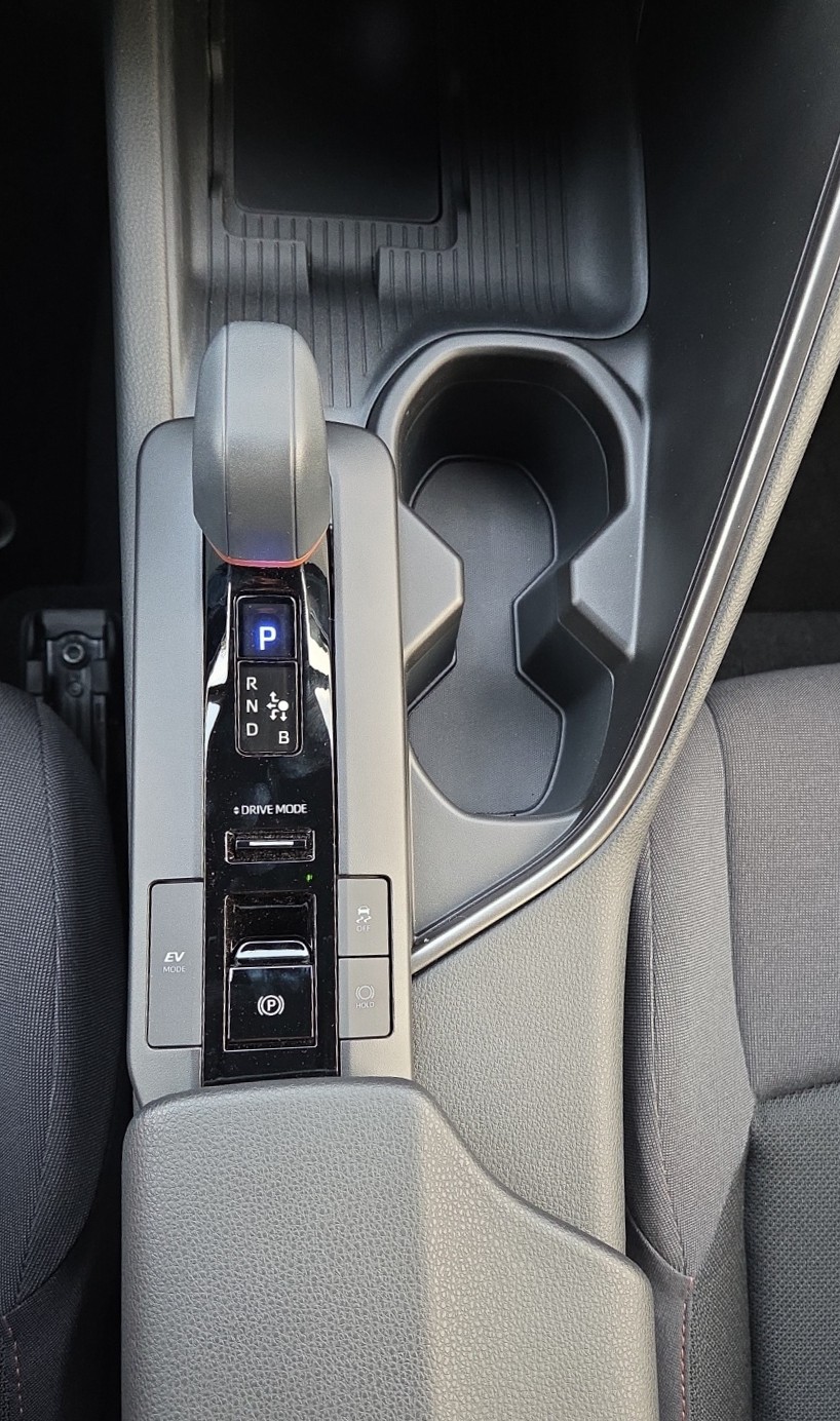 TOYOTA C-HR 1.8 HSD CVT Trend-image-15