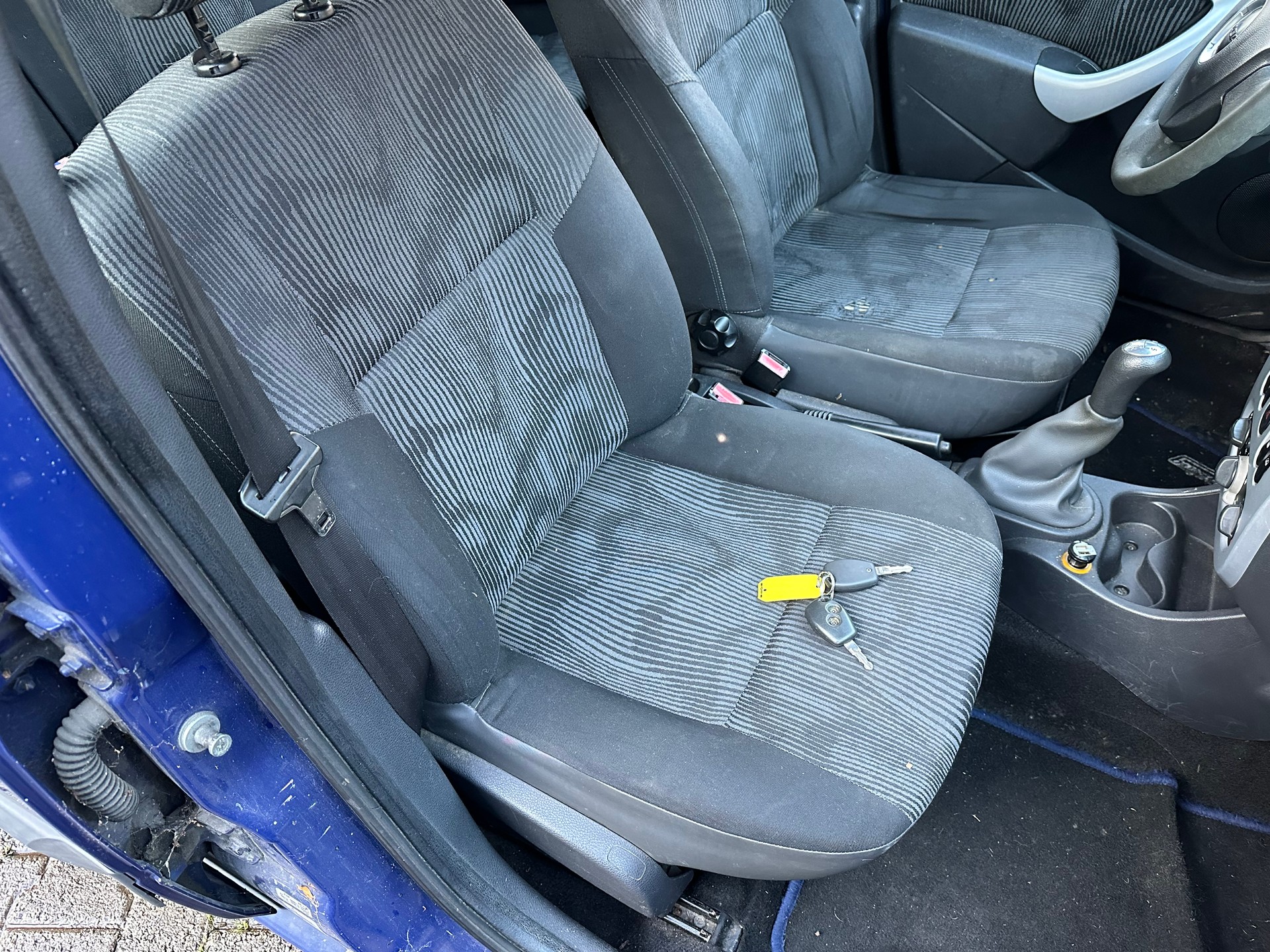 DACIA Logan 1.6 16V Lauréate FIXPREIS-image-12