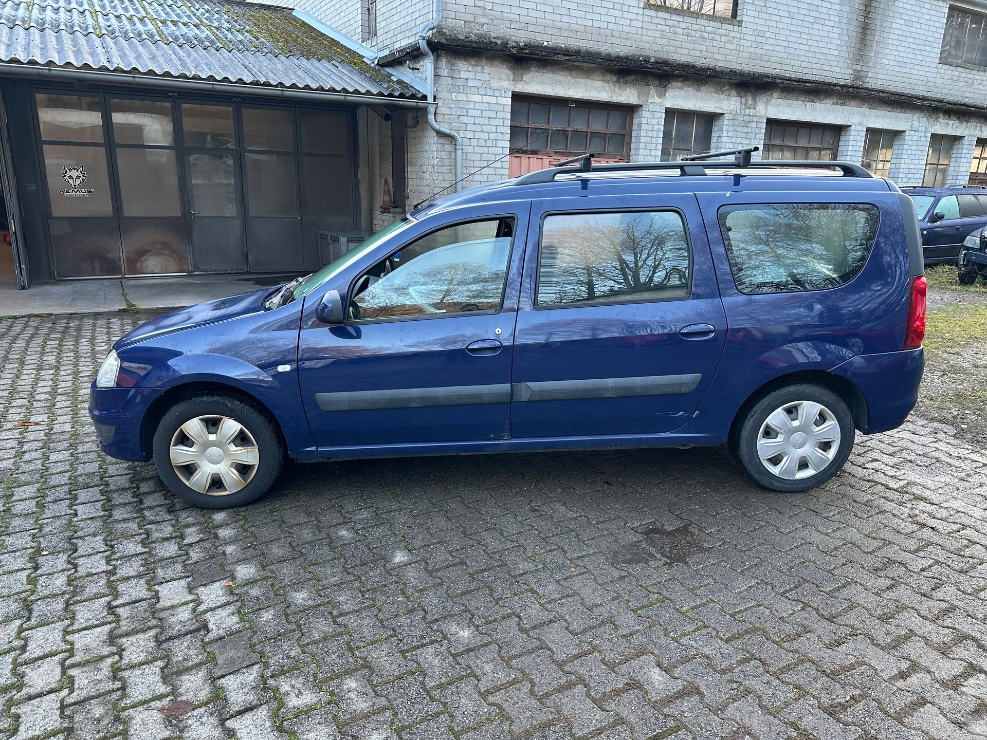DACIA Logan 1.6 16V Lauréate FIXPREIS-image-7