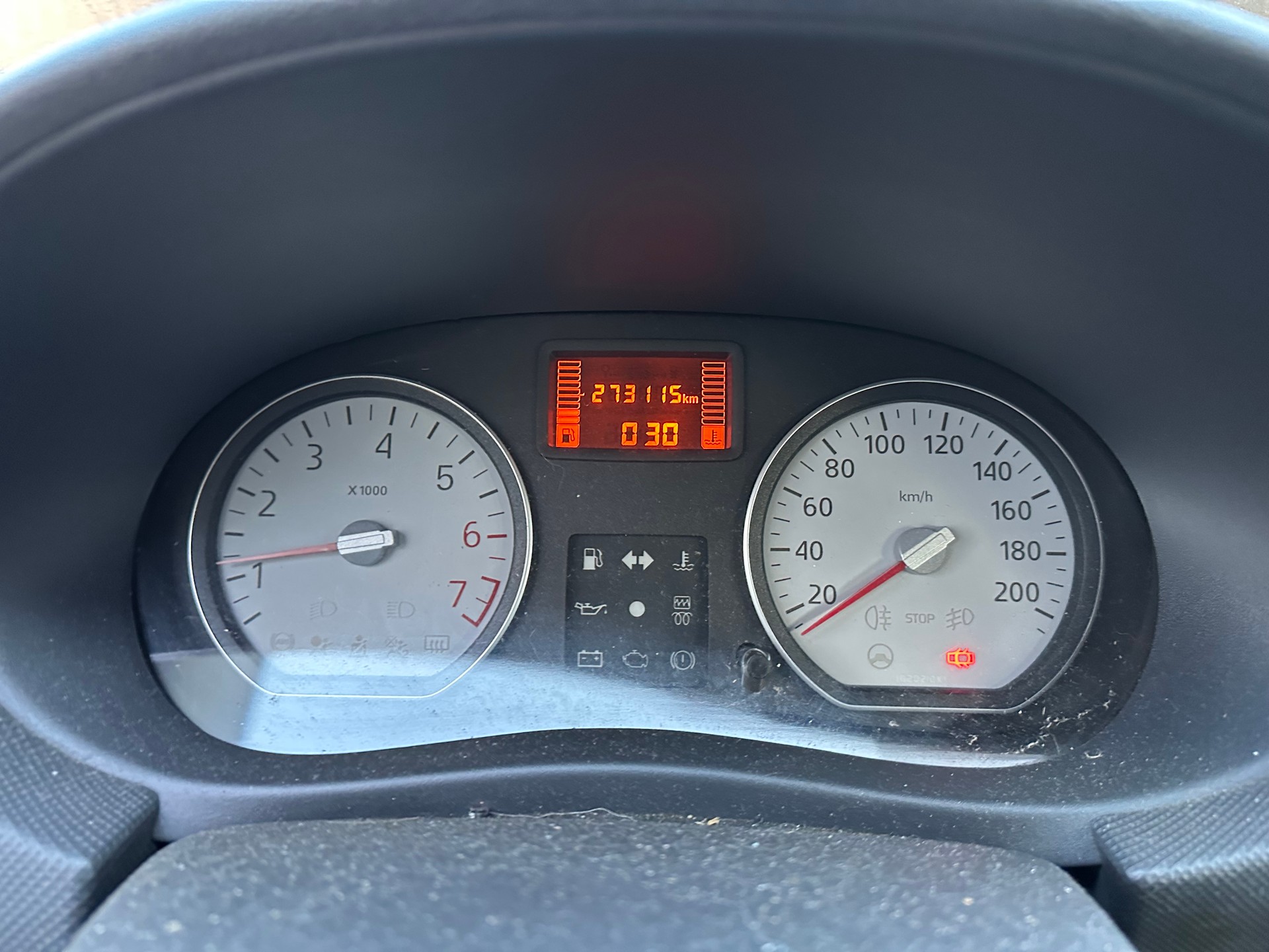 DACIA Logan 1.6 16V Lauréate FIXPREIS-image-11