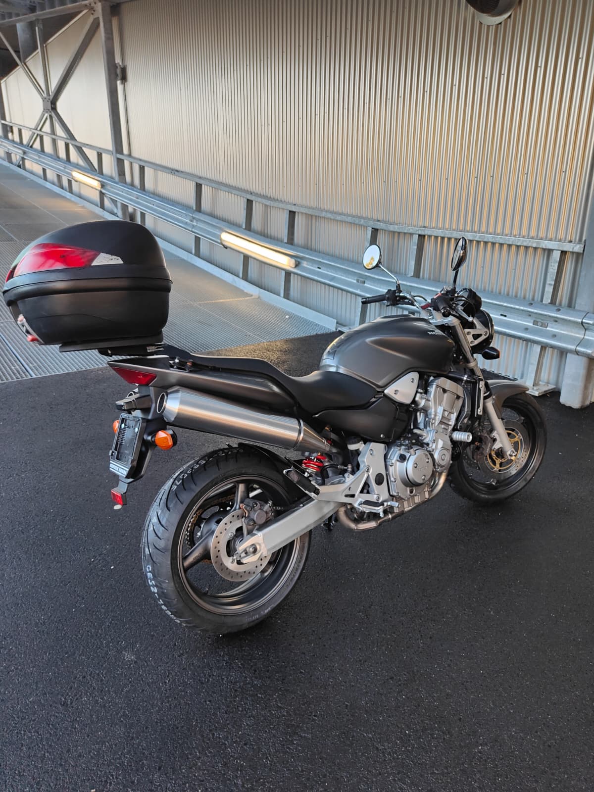 HONDA CB 900 F Hornet-image-4