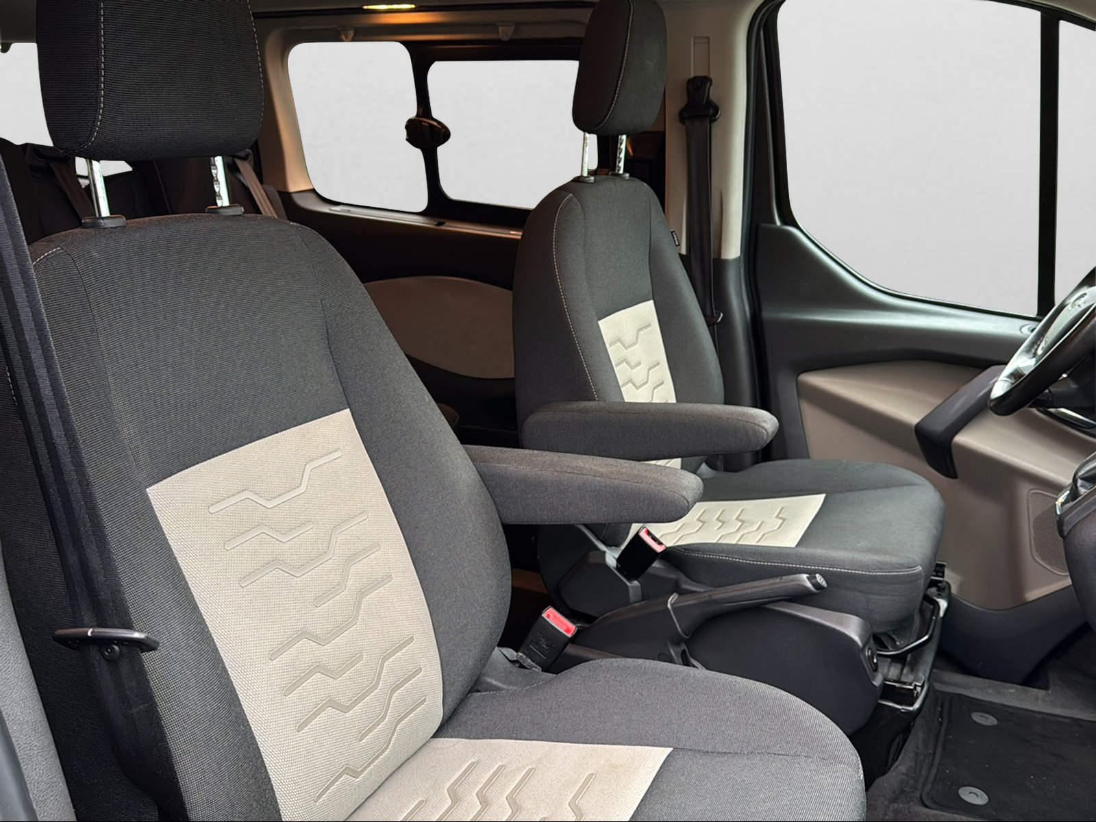 FORD Tourneo Custom 310 L2H1 Titanium SelectShift A-image-13