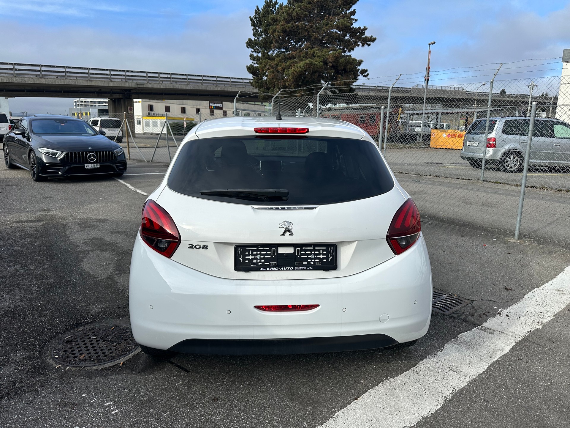PEUGEOT 208 1.2 PureTech Signature-image-4