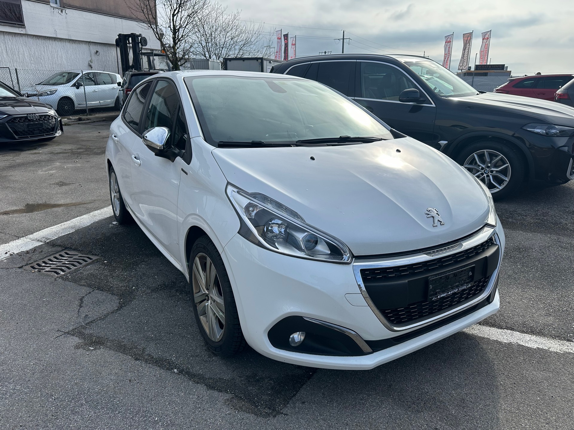 PEUGEOT 208 1.2 PureTech Signature-image-7
