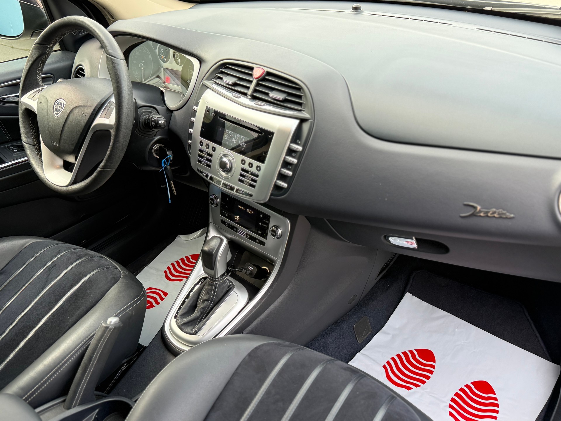 LANCIA Delta 1.8 Turbo-Jet Oro Sportronic-image-12