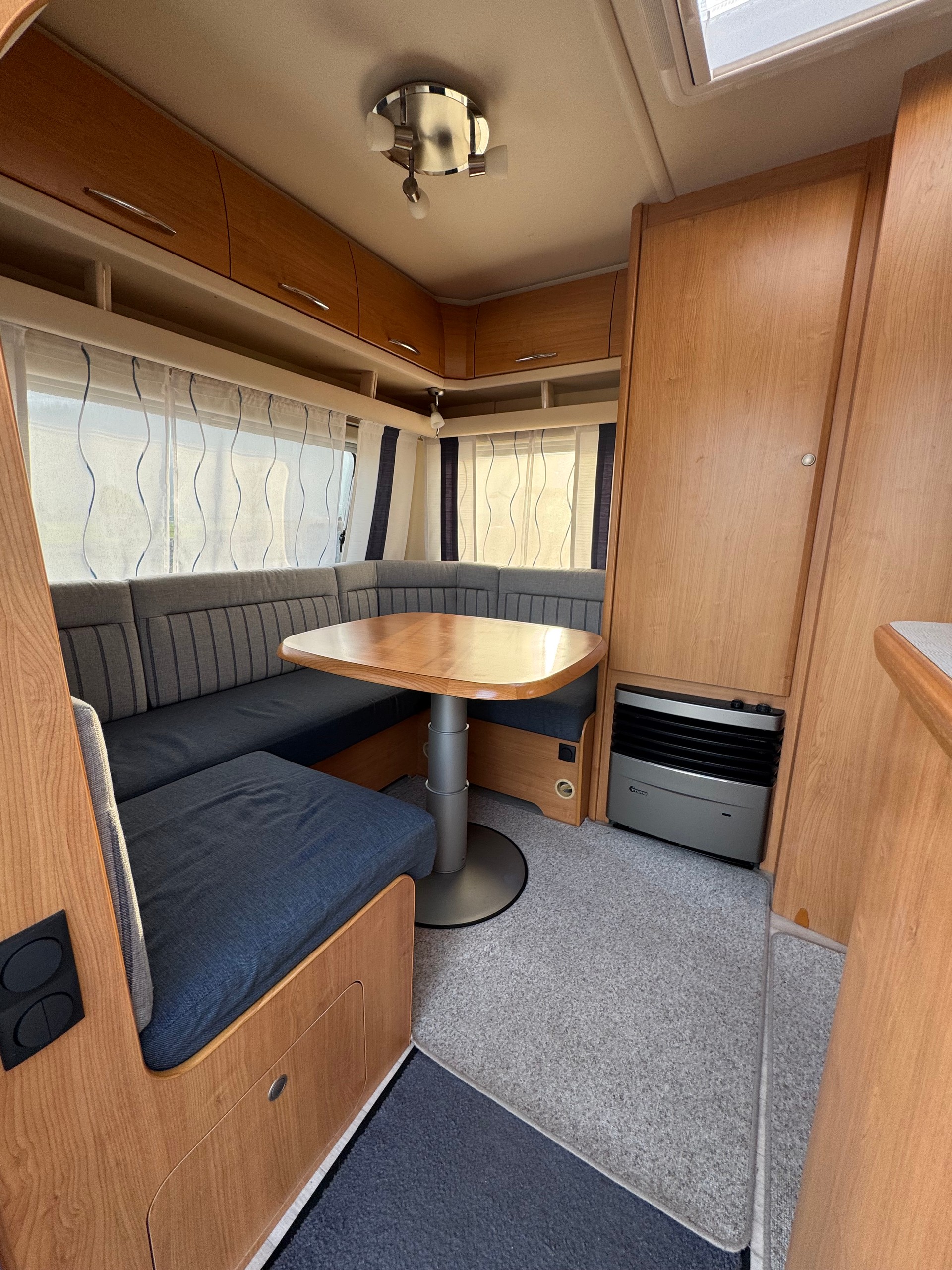 FENDT Saphir 465 - Vorzeit - 2 x Einzelbett Längst mit Mittelrost - Service neu-image-9