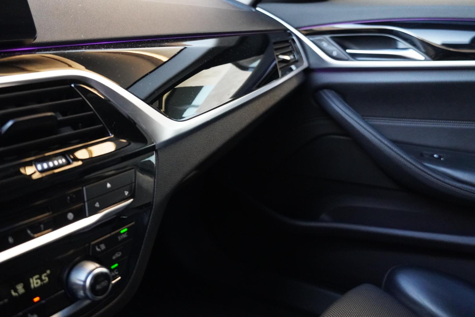 BMW 520d xDrive Touring Sport Line Steptronic-image-15