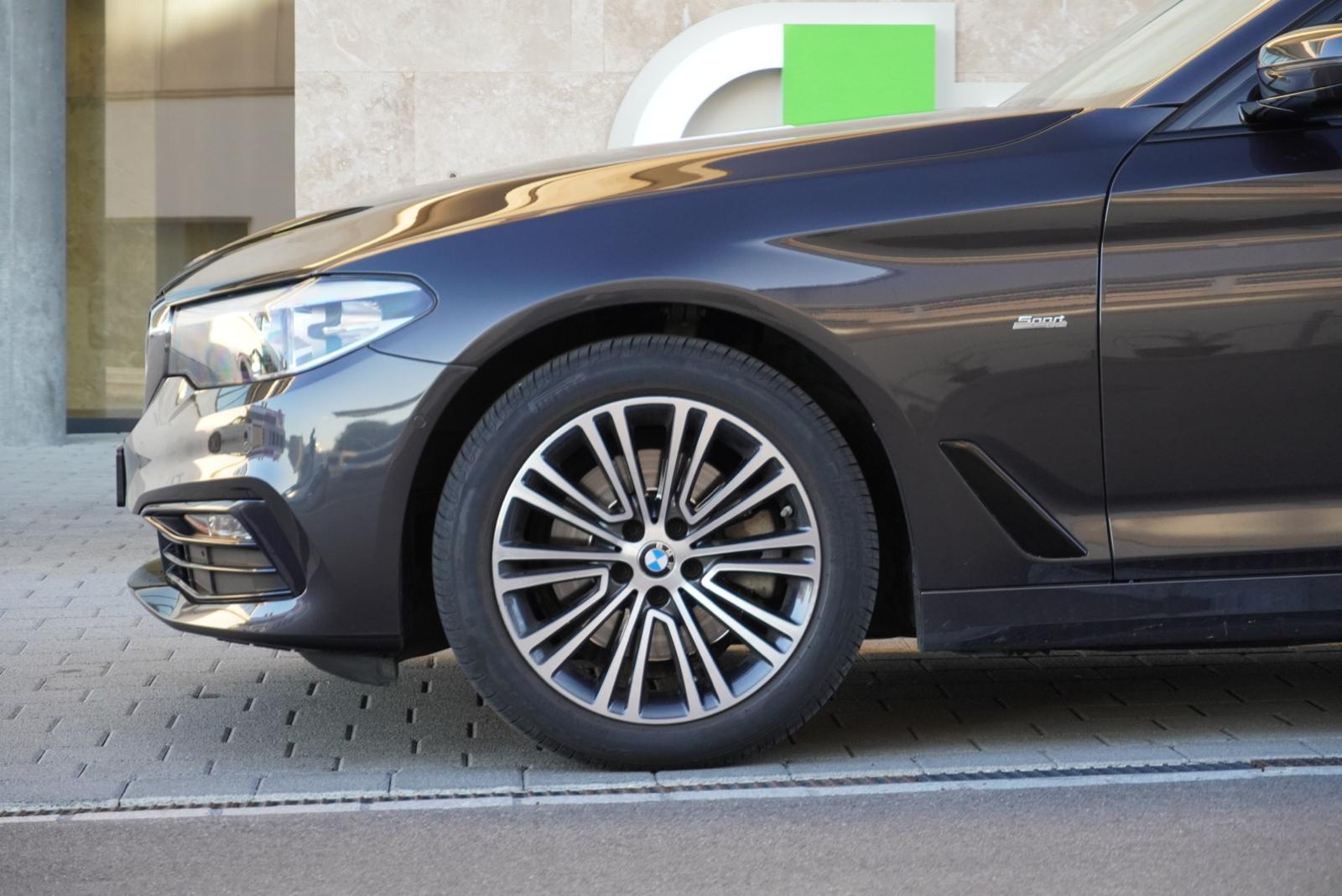 BMW 520d xDrive Touring Sport Line Steptronic-showroom-element-3