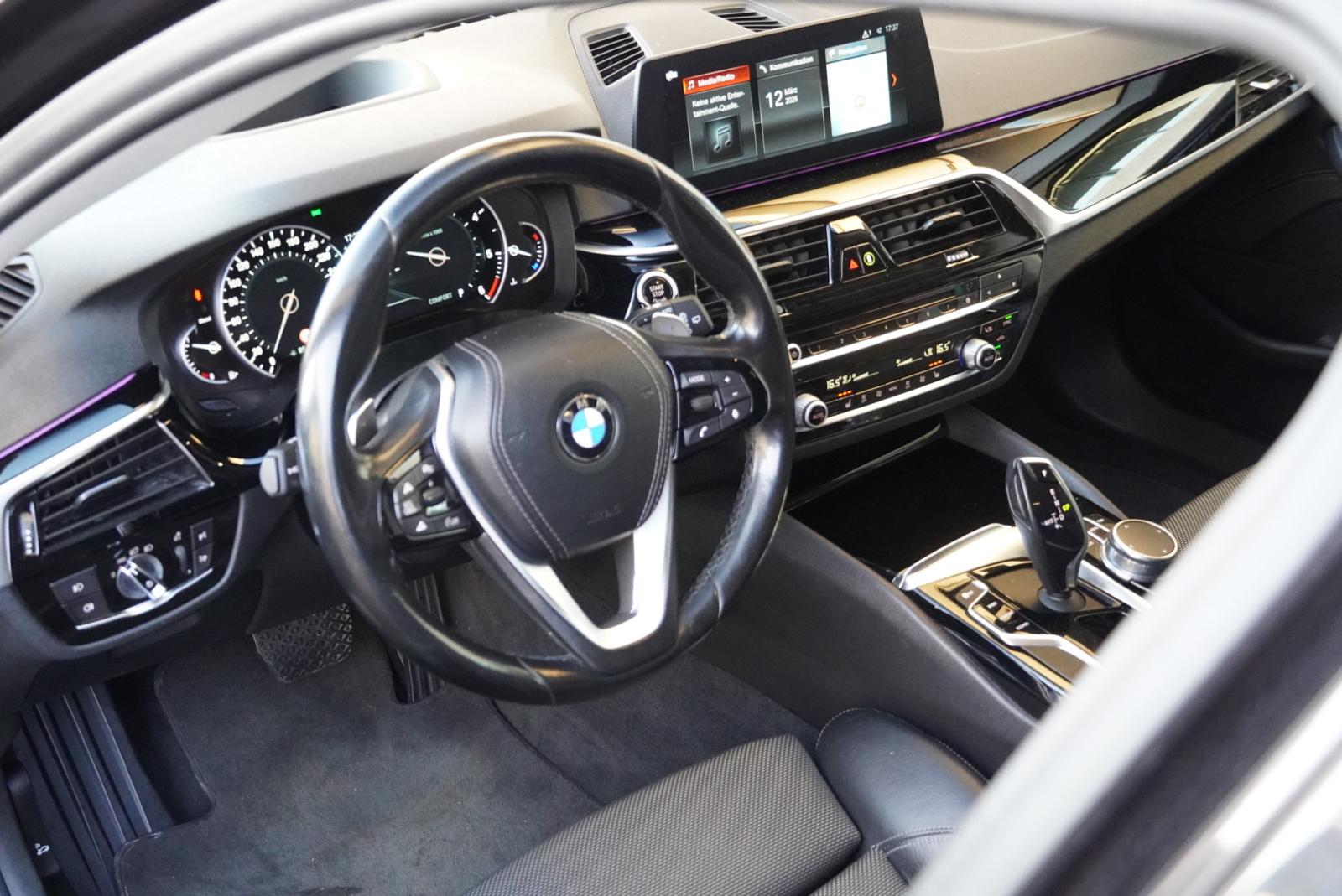 BMW 520d xDrive Touring Sport Line Steptronic-image-12