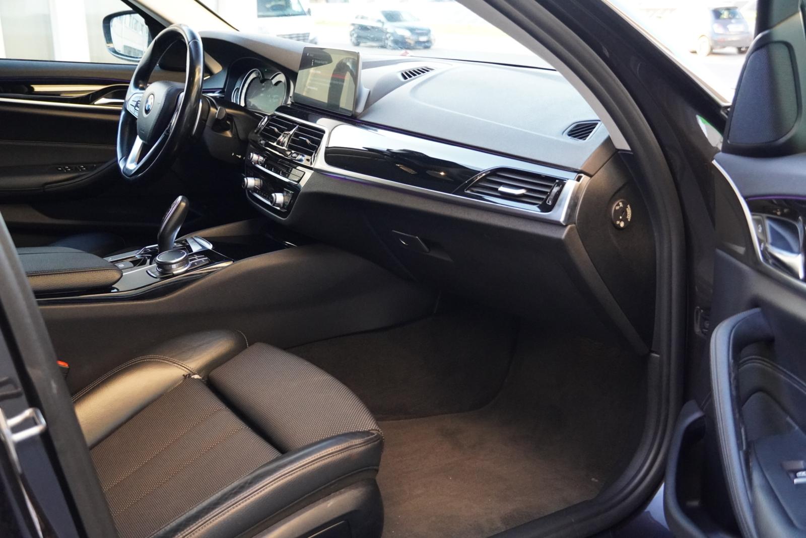 BMW 520d xDrive Touring Sport Line Steptronic-image-17