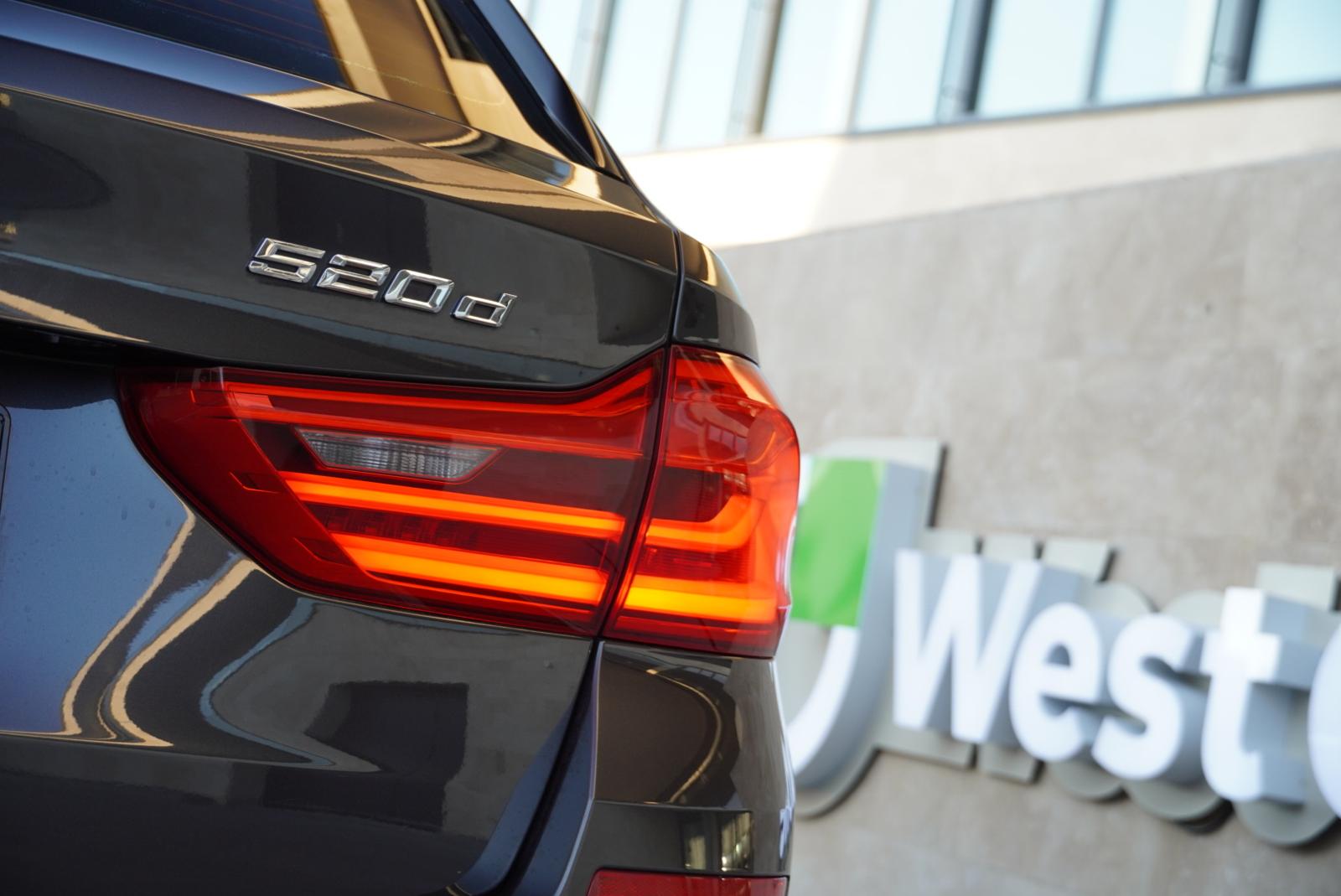 BMW 520d xDrive Touring Sport Line Steptronic-image-7
