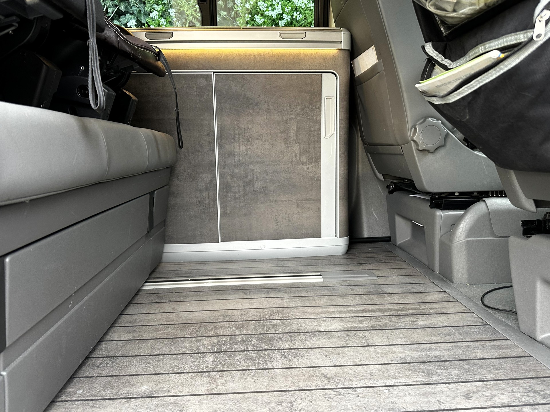 VW T6.1 California 2.0 TDI Ocean DSG-image-14