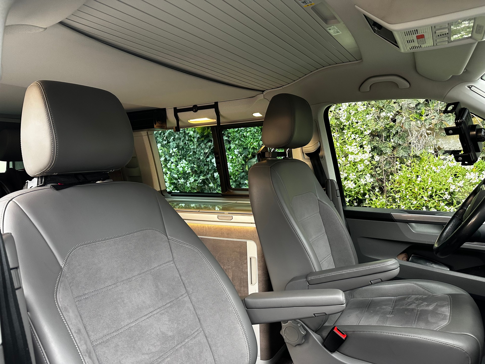 VW T6.1 California 2.0 TDI Ocean DSG-image-7