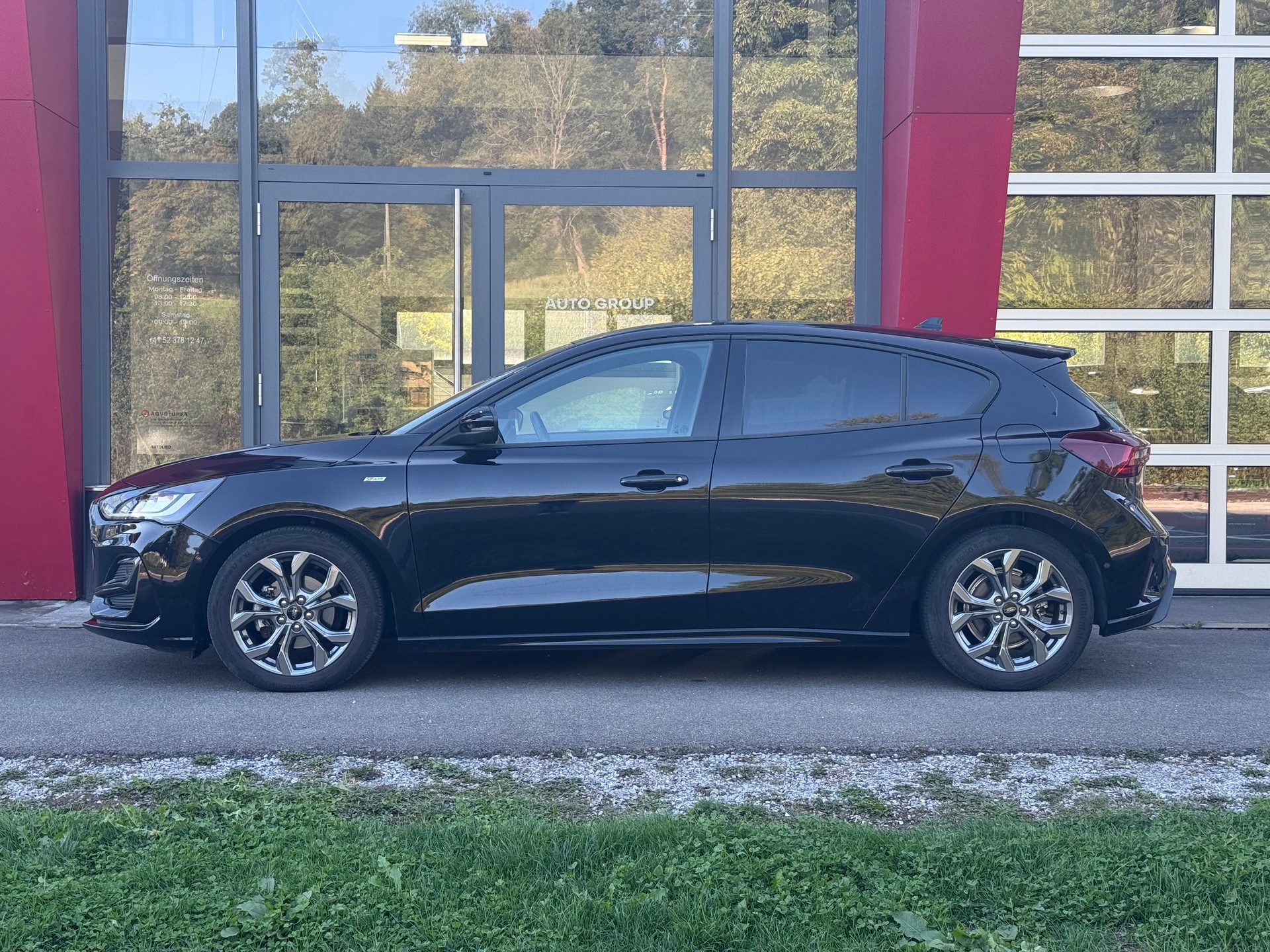 FORD Focus 1.0 MHEV ST-Line LEASING AB 253.37 CHF / MONAT-showroom-element-1