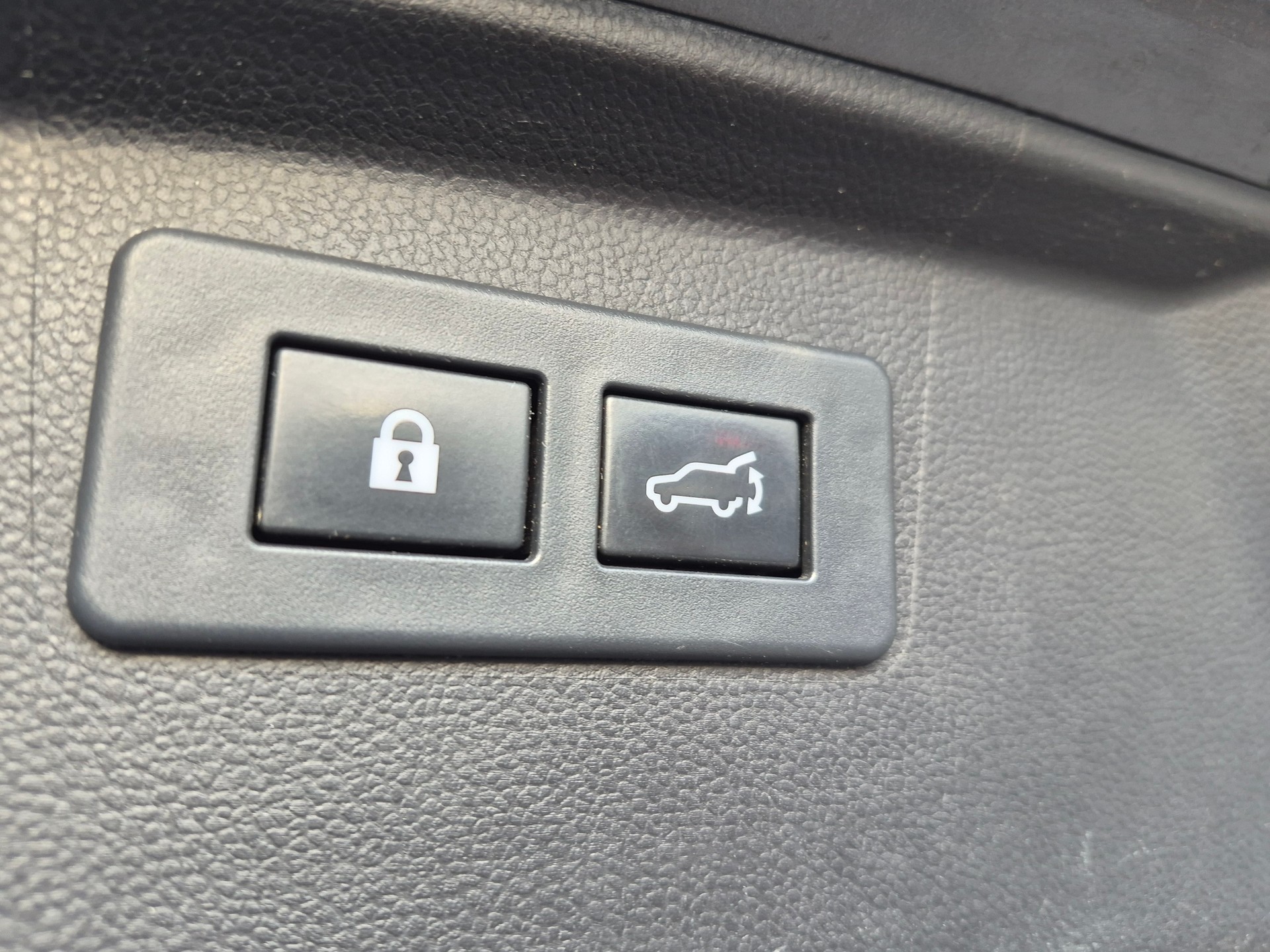 SUBARU Outback 2.5i Swiss Plus AWD Lineartronic-image-11