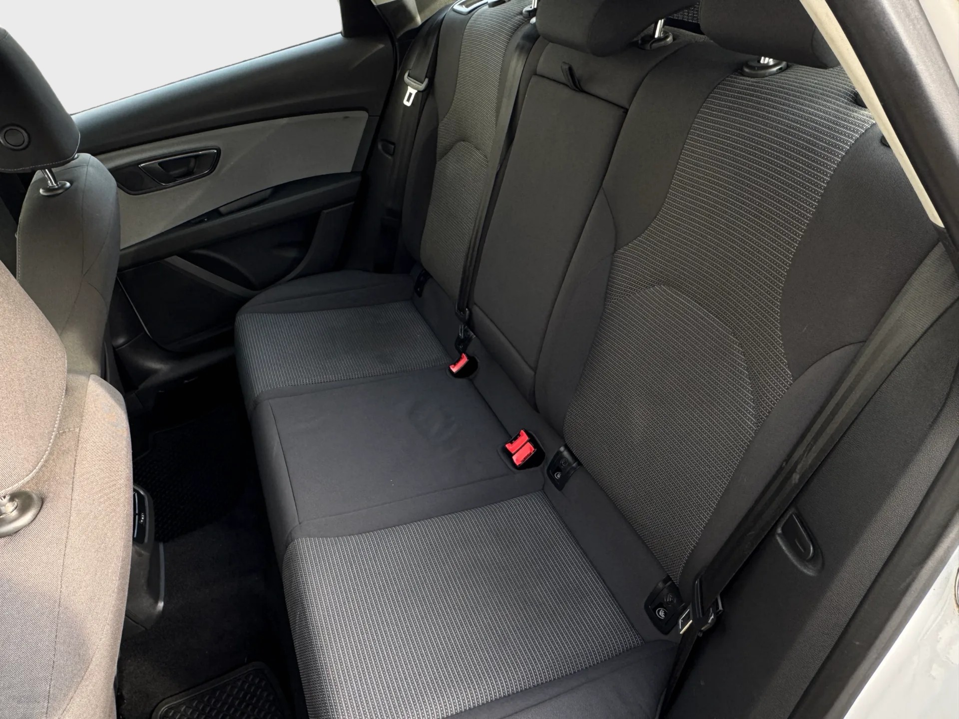 SEAT Leon ST 1.6 TDI CR Style 4Drive-image-12
