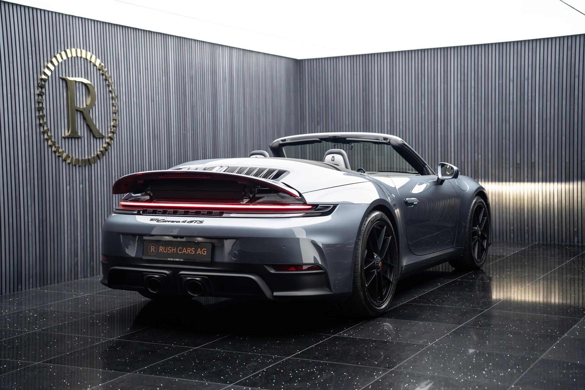 PORSCHE 911 Carrera 4 Cabriolet GTS PDK-image-4