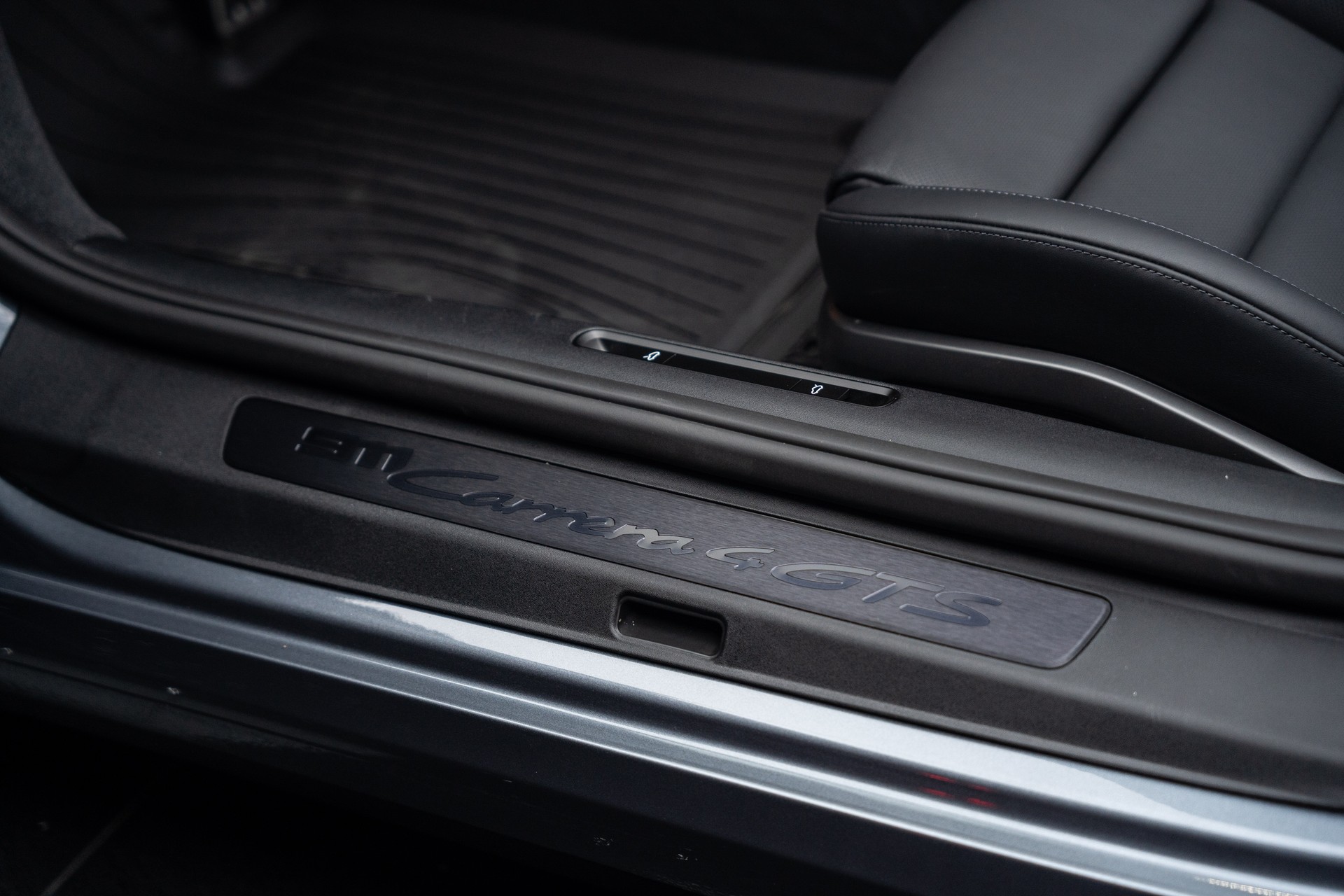 PORSCHE 911 Carrera 4 Cabriolet GTS PDK-image-10