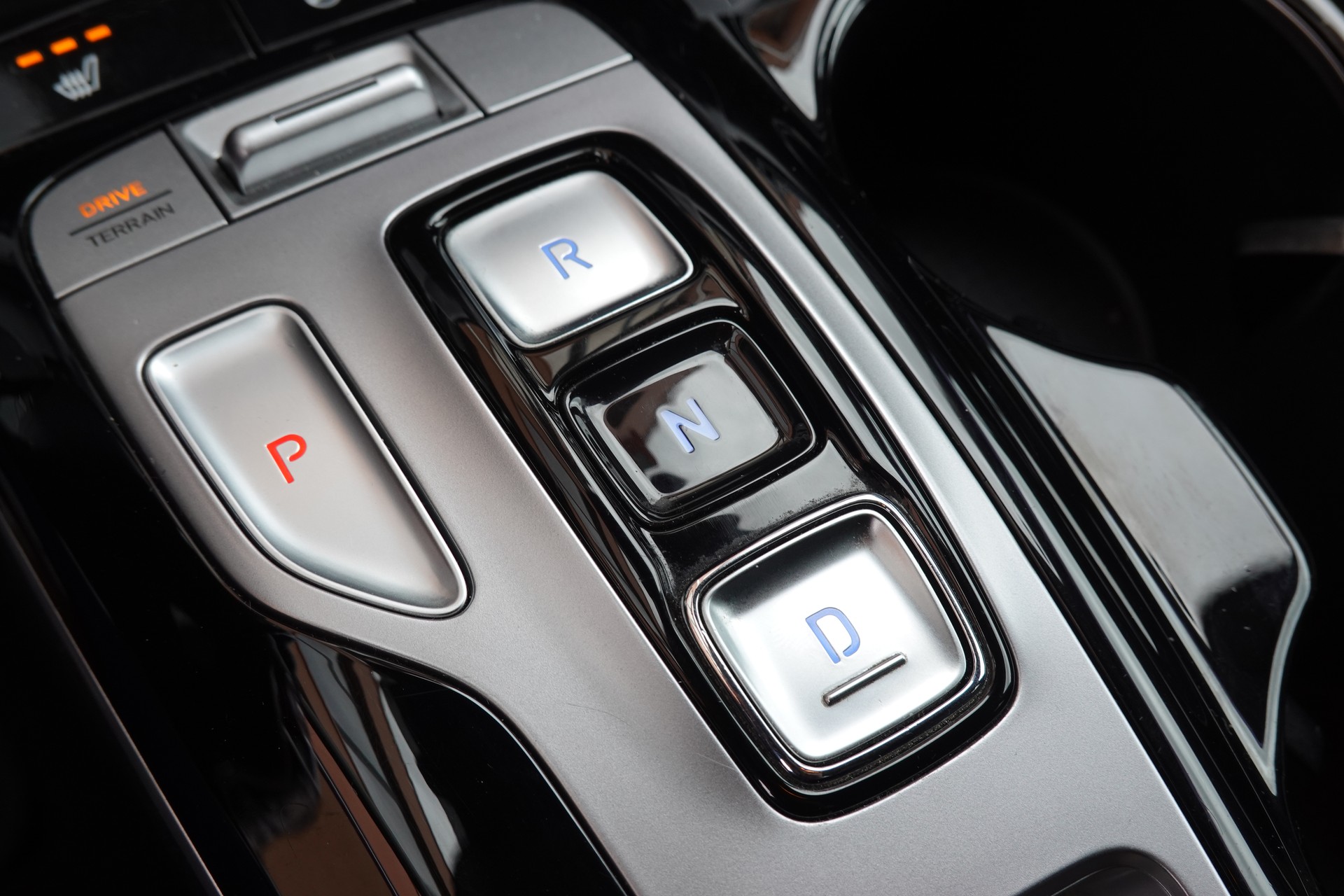 HYUNDAI Tucson 1.6 TGDI HEV Amplia 4WD - "CH Auto * 8 Roues * Caméra * Trempomat Adaptitif"-image-19