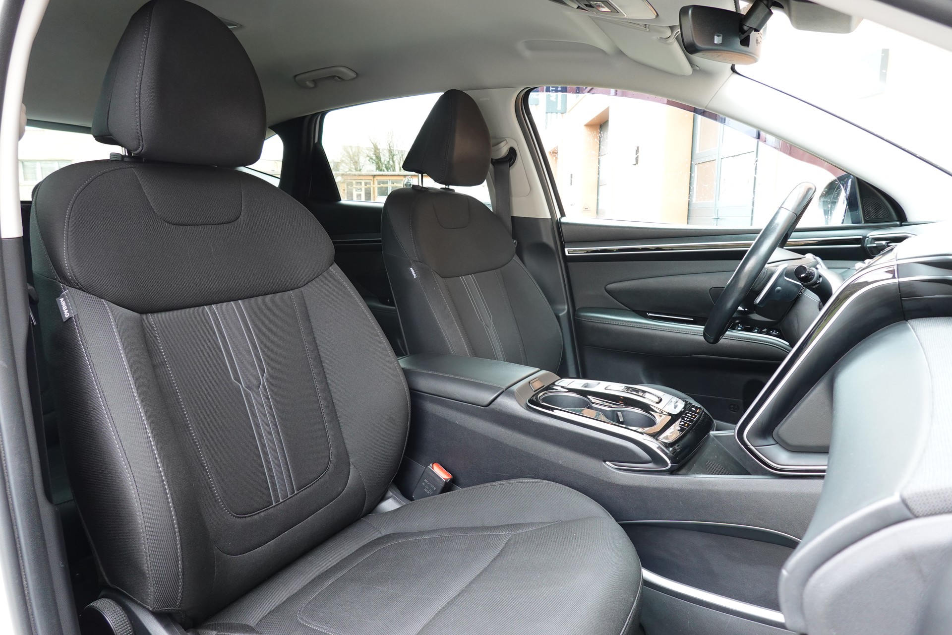HYUNDAI Tucson 1.6 TGDI HEV Amplia 4WD - "CH Auto * 8 Roues * Caméra * Trempomat Adaptitif"-image-27
