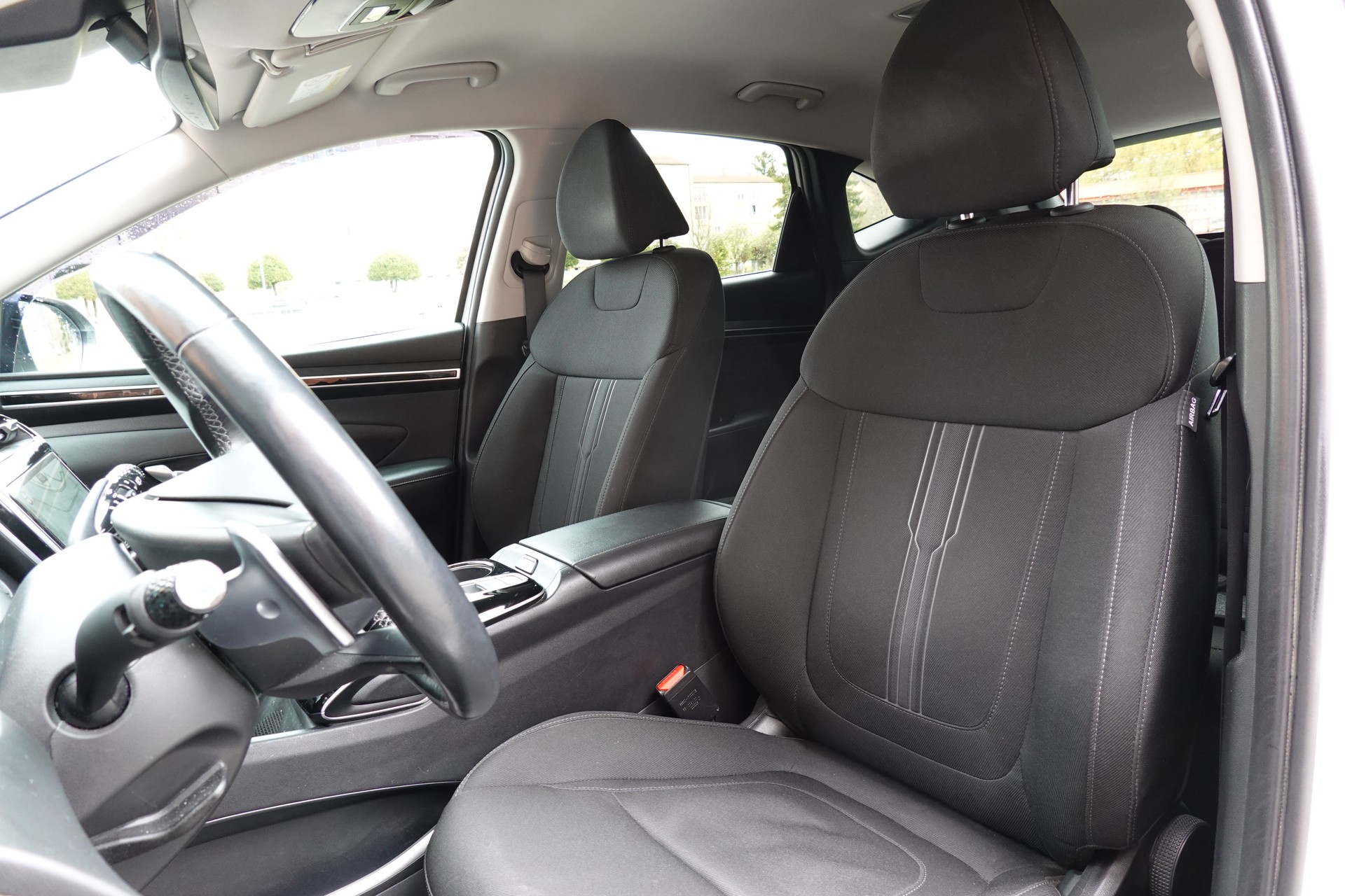 HYUNDAI Tucson 1.6 TGDI HEV Amplia 4WD - "CH Auto * 8 Roues * Caméra * Trempomat Adaptitif"-image-26
