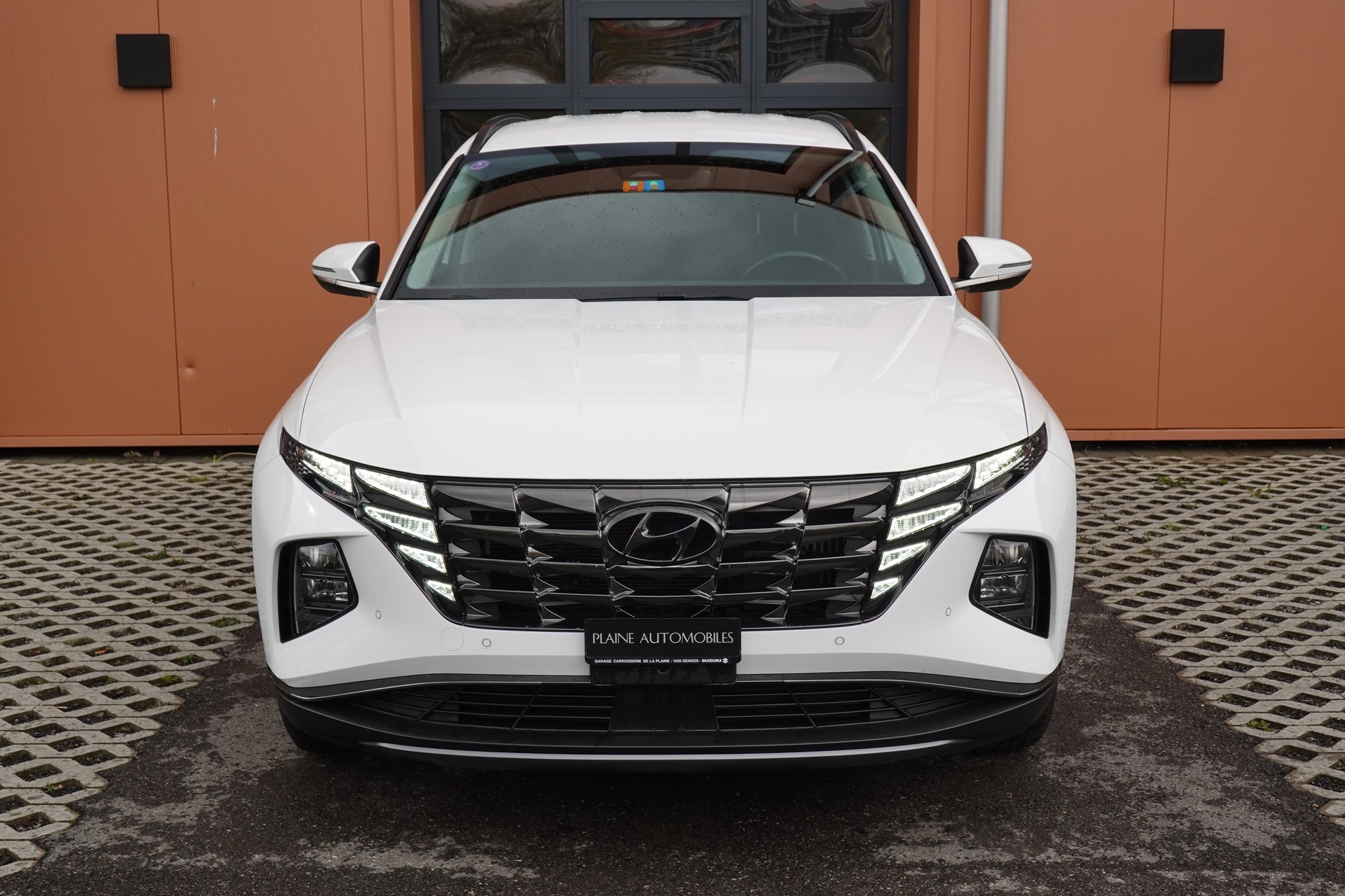 HYUNDAI Tucson 1.6 TGDI HEV Amplia 4WD - "CH Auto * 8 Roues * Caméra * Trempomat Adaptitif"-showroom-element-1