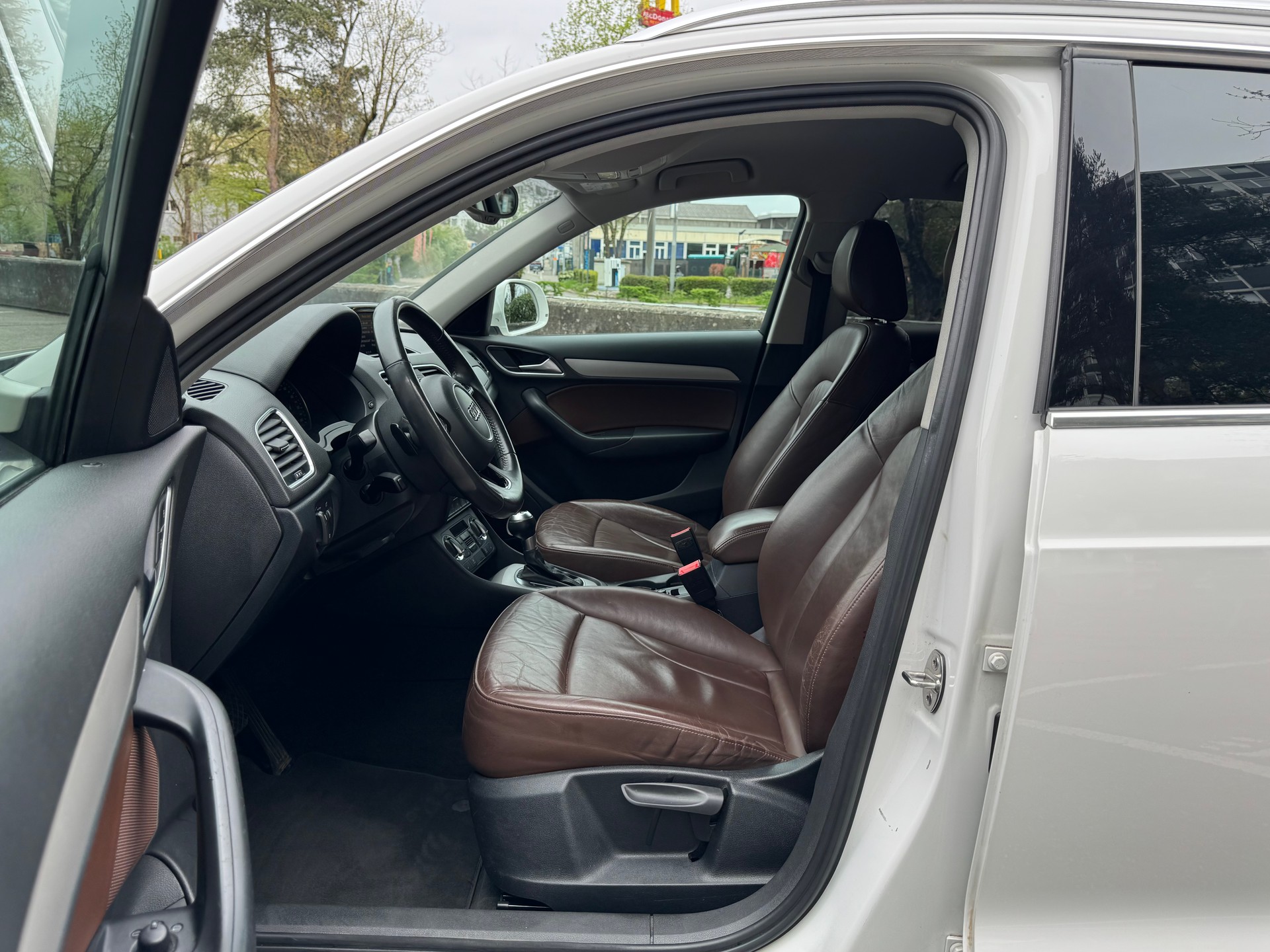 AUDI Q3 2.0 TFSI quattro S-tronic-image-14