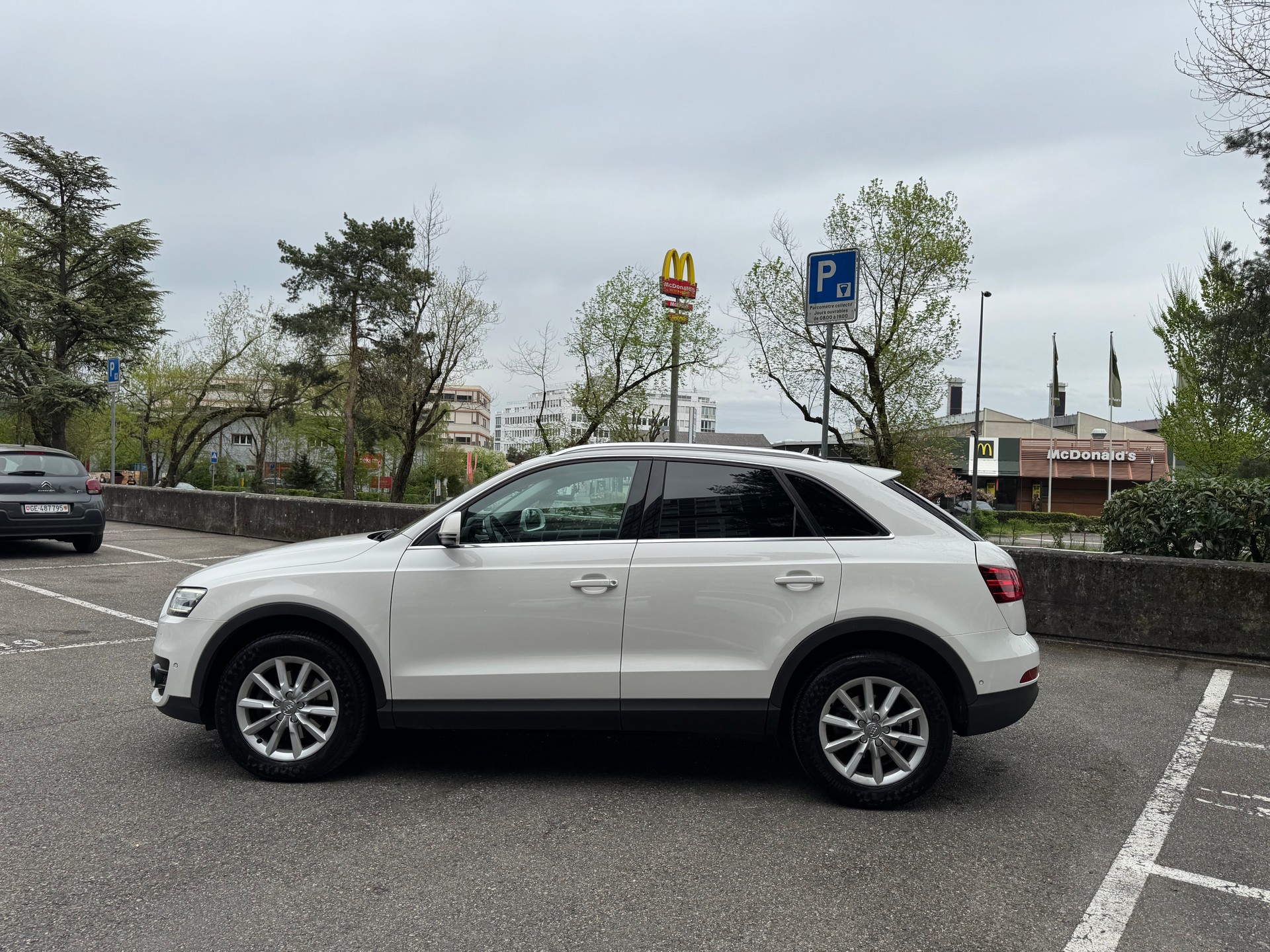 AUDI Q3 2.0 TFSI quattro S-tronic-image-5