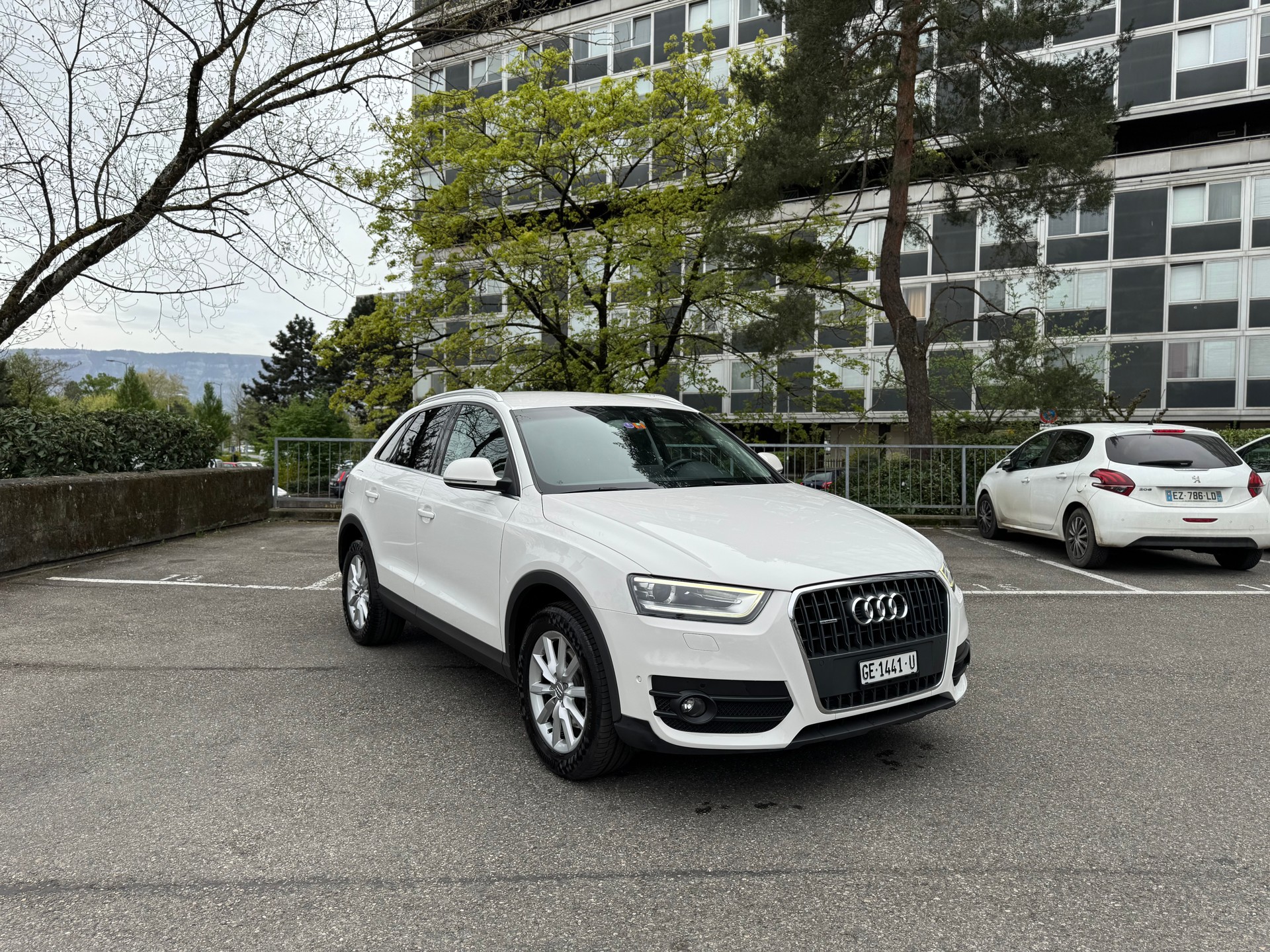 AUDI Q3 2.0 TFSI quattro S-tronic-image-4