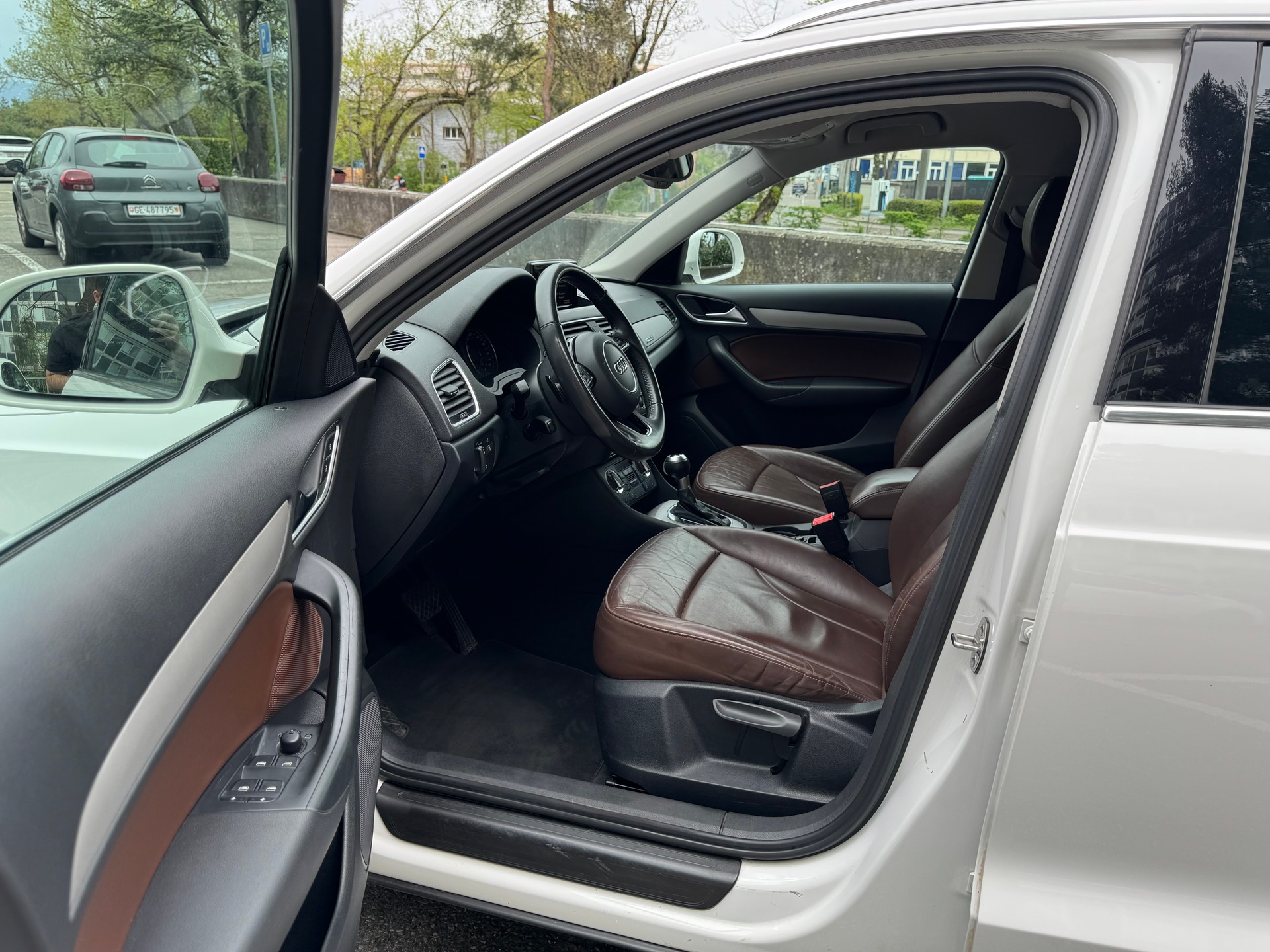 AUDI Q3 2.0 TFSI quattro S-tronic-image-12