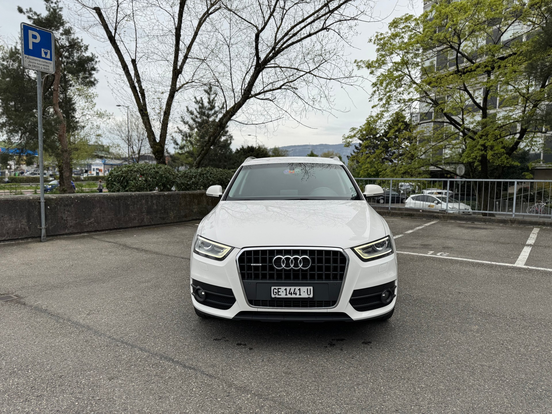 AUDI Q3 2.0 TFSI quattro S-tronic-image-2