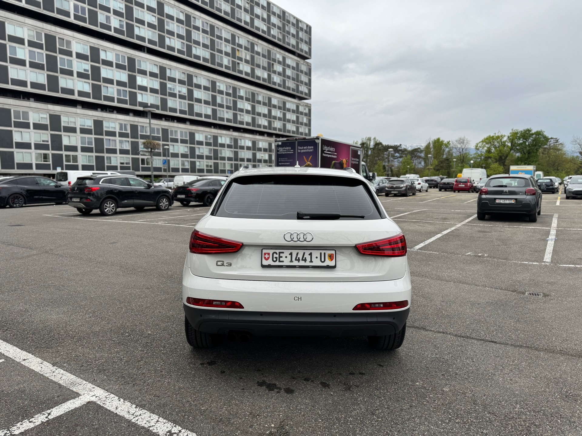 AUDI Q3 2.0 TFSI quattro S-tronic-image-8