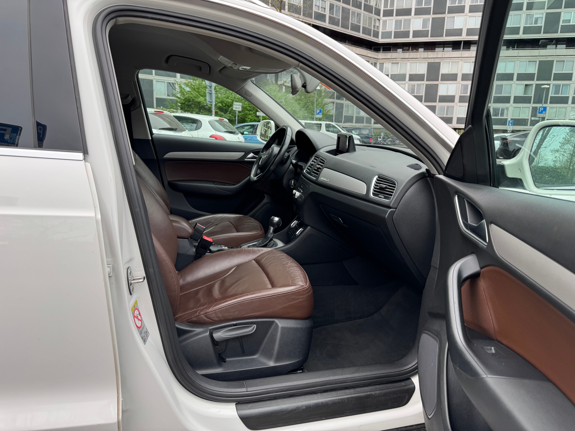 AUDI Q3 2.0 TFSI quattro S-tronic-image-11