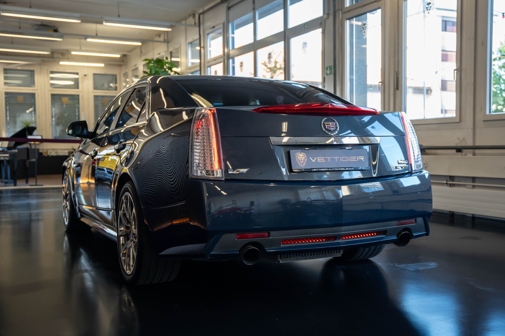 CADILLAC CTS-V Sedan 6.2 V8 SC Automatic-showroom-element-3