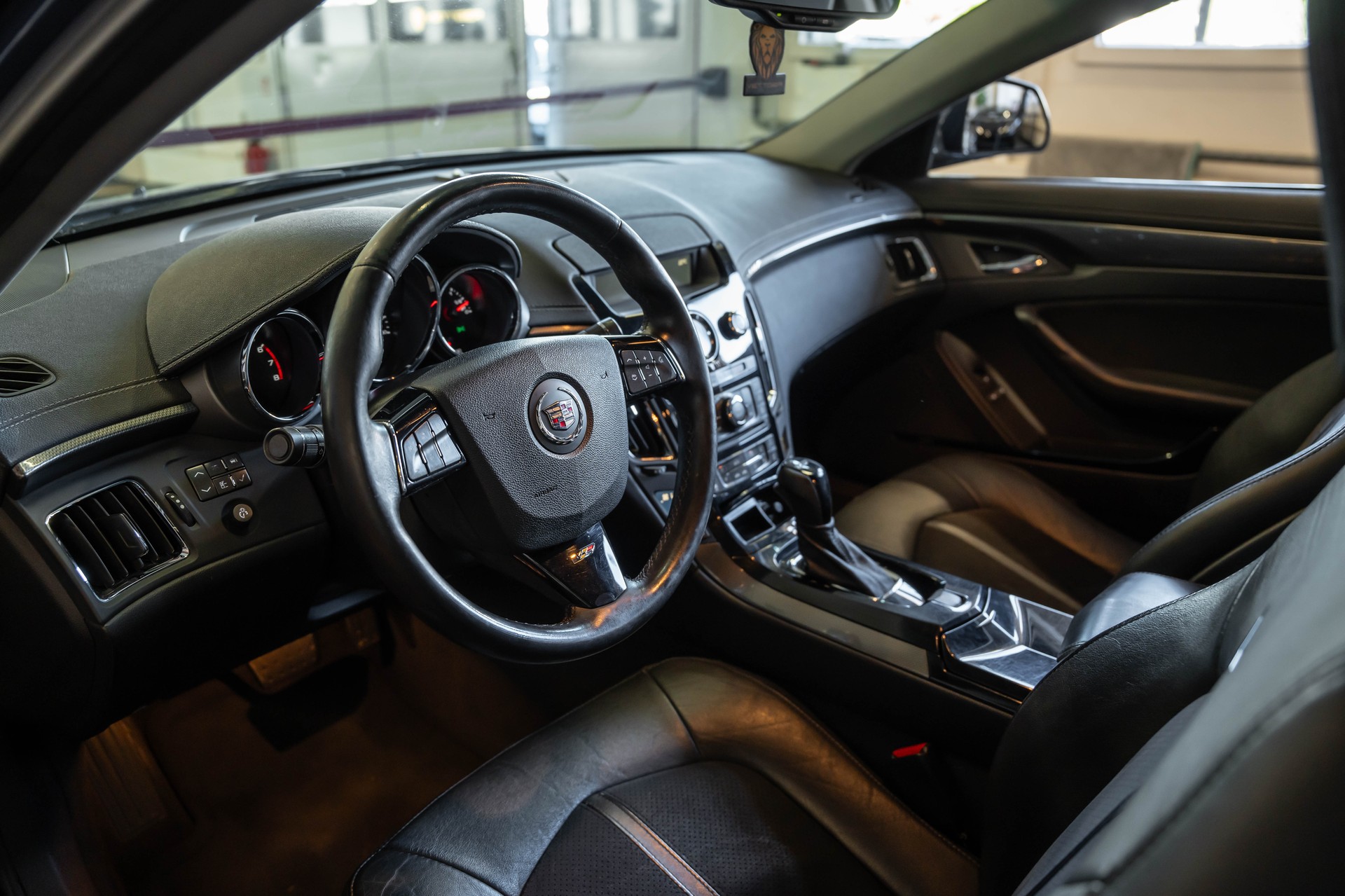 CADILLAC CTS-V Sedan 6.2 V8 SC Automatic-image-11