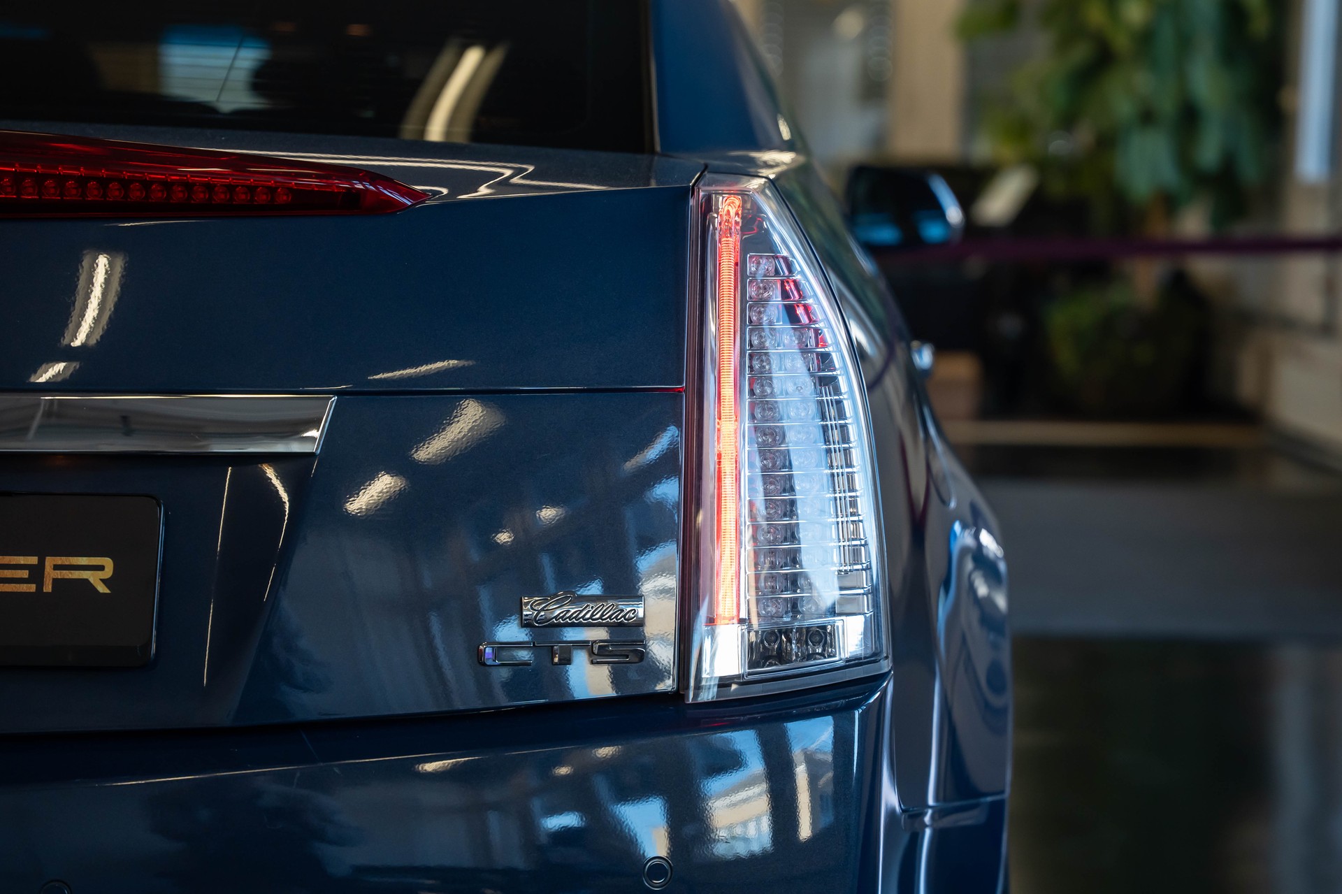 CADILLAC CTS-V Sedan 6.2 V8 SC Automatic-image-8
