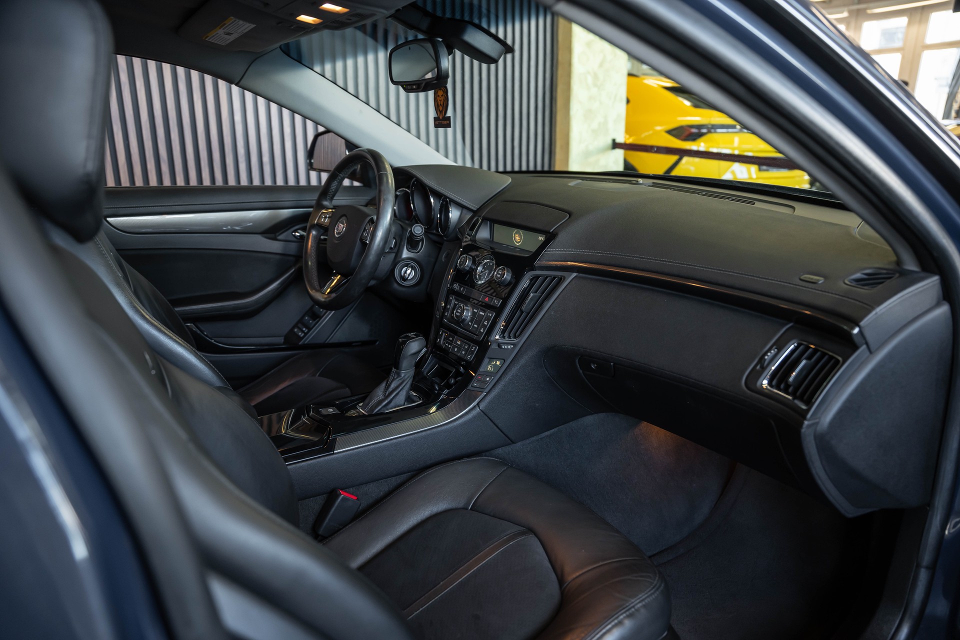 CADILLAC CTS-V Sedan 6.2 V8 SC Automatic-image-13